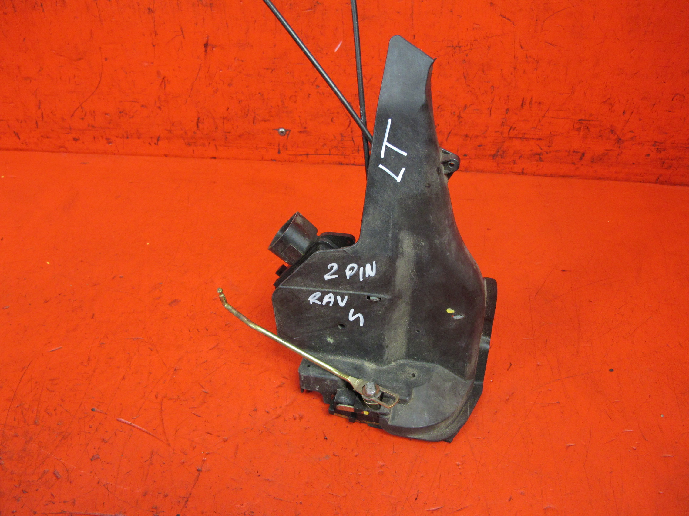 TOYOTA RAV4 II 2 lock door rear part left 2PIN 01-05