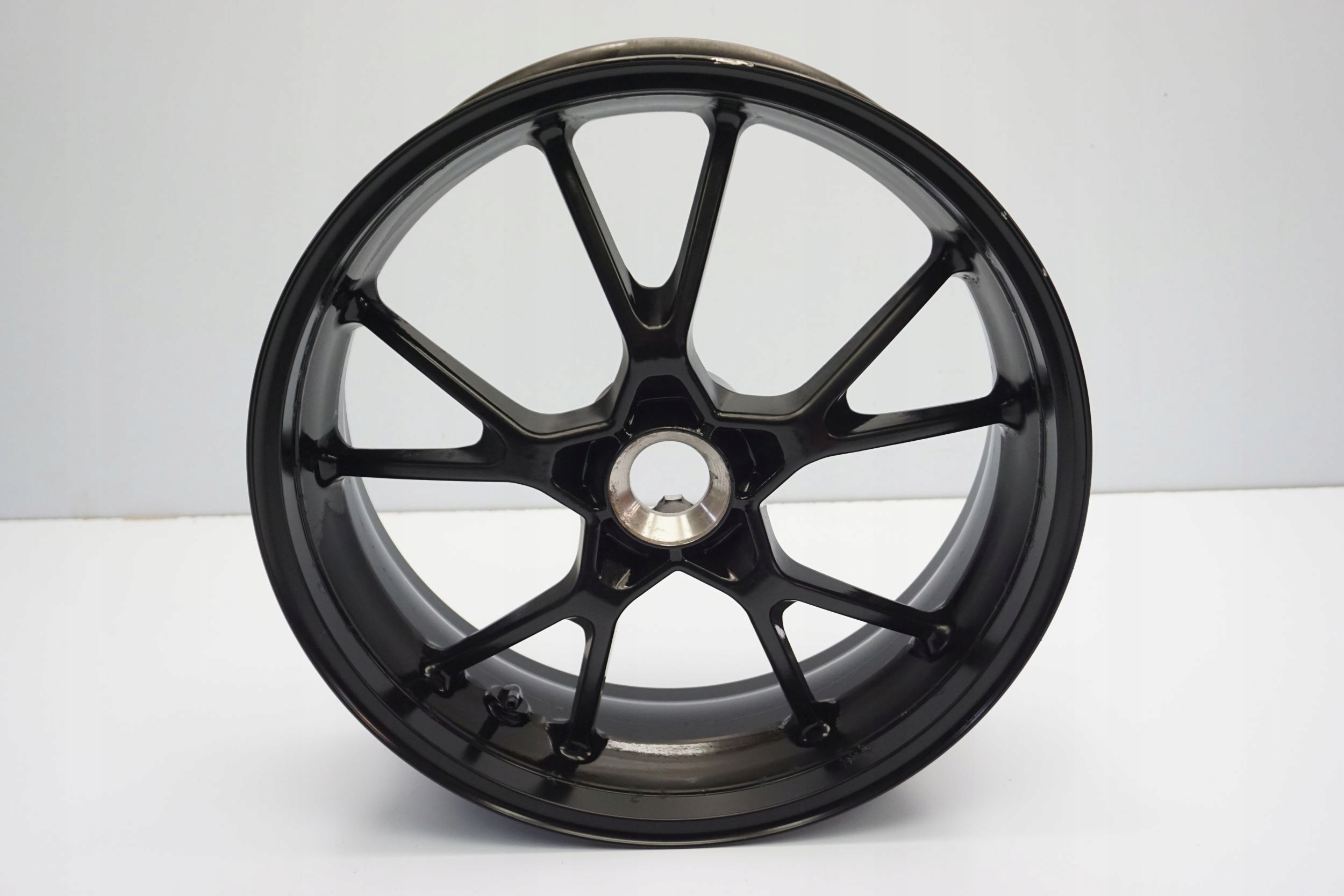 TRIUMPH SPEED TRIPLE 1050 11-16 ОБОД ЗАДНИЙ ЗАДНИЙ