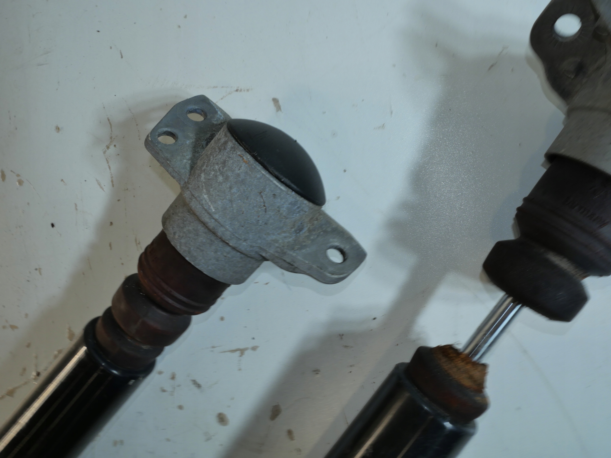 shock absorber rear rear part right left AUDI 4G9513035F