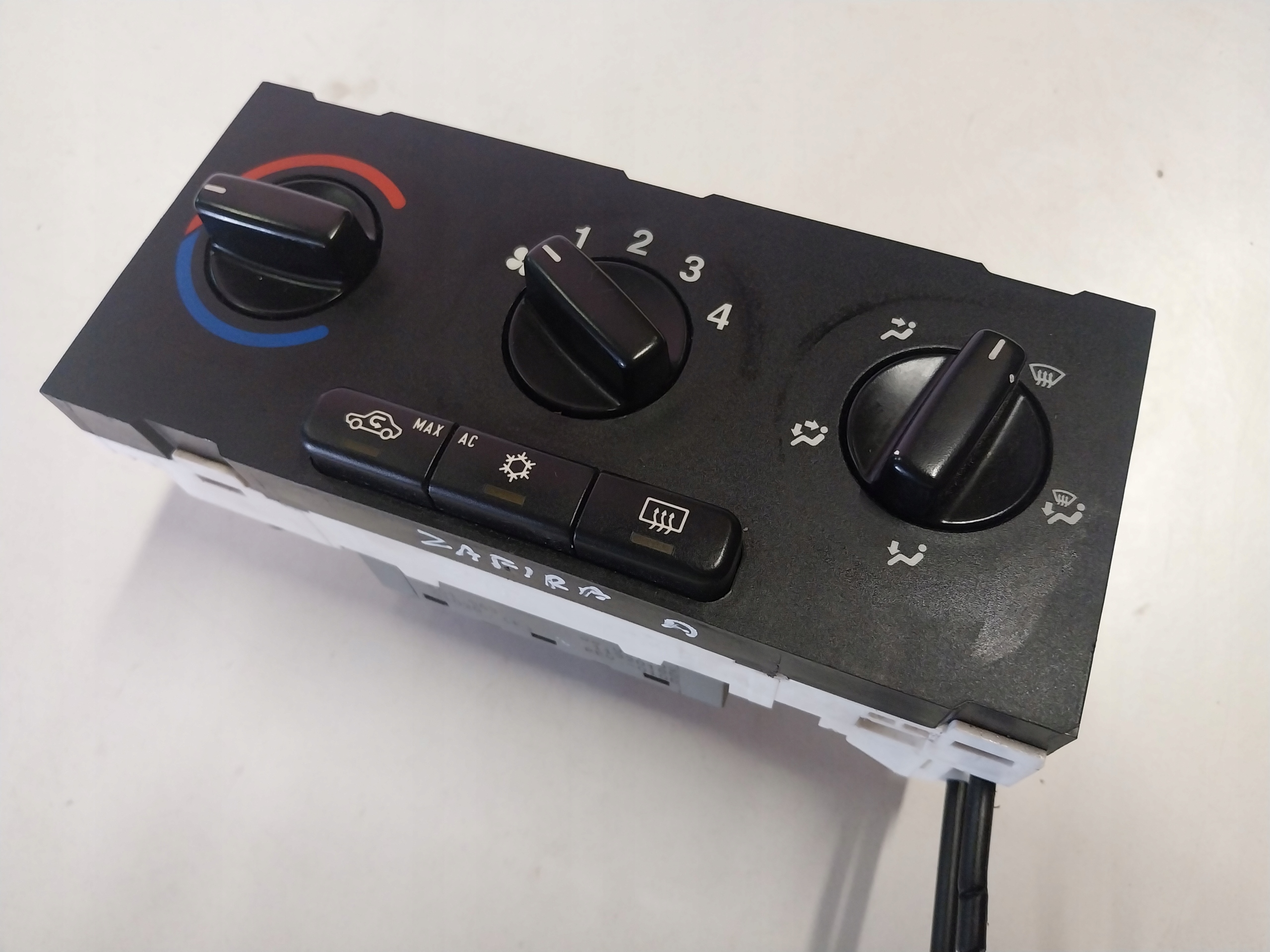 control panel air conditioning devices Opel Zafira A 90673861