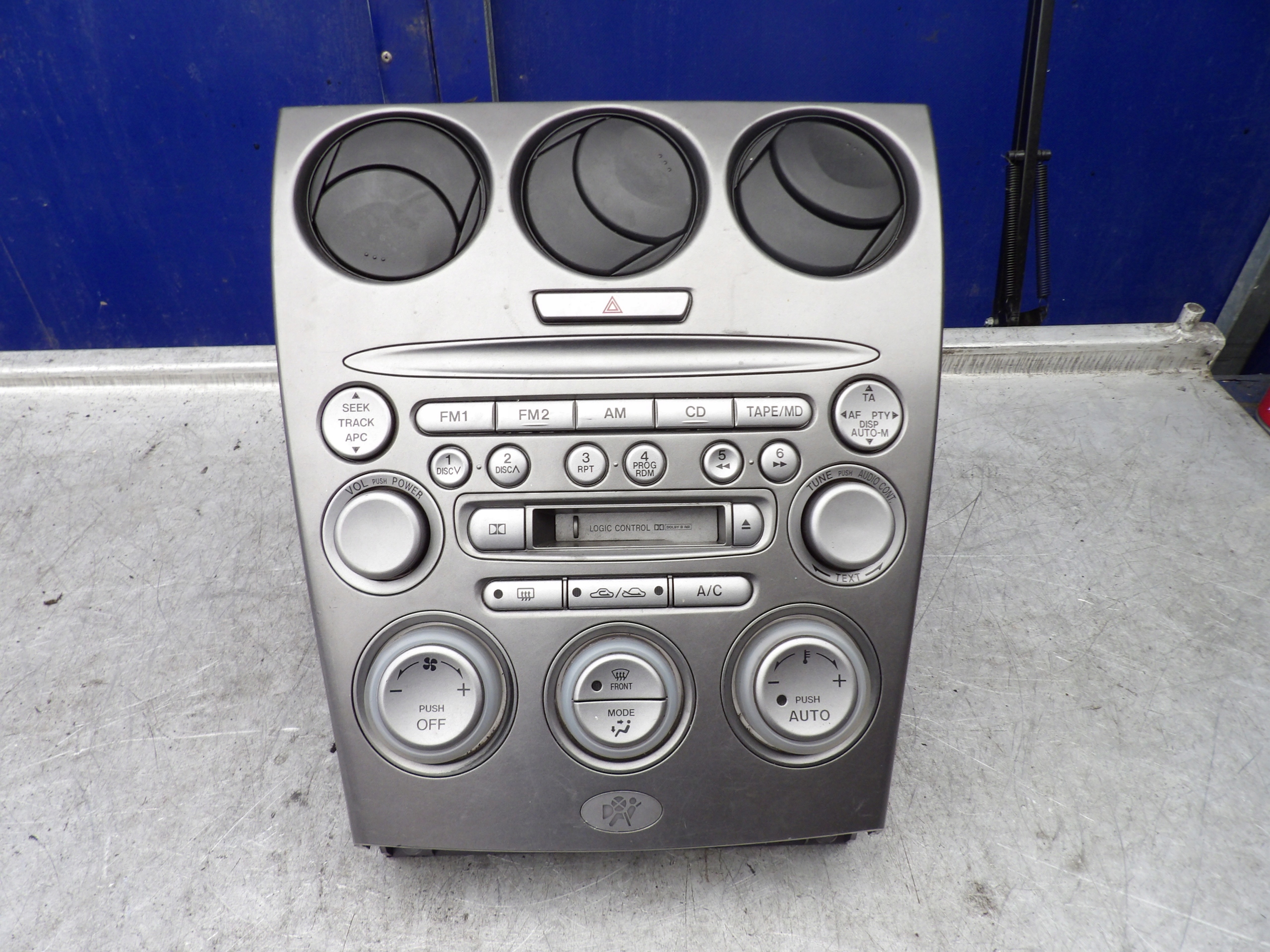 Mazda 6 e panel BOCCHETTE, radio 1,8B GJ6E66AS0