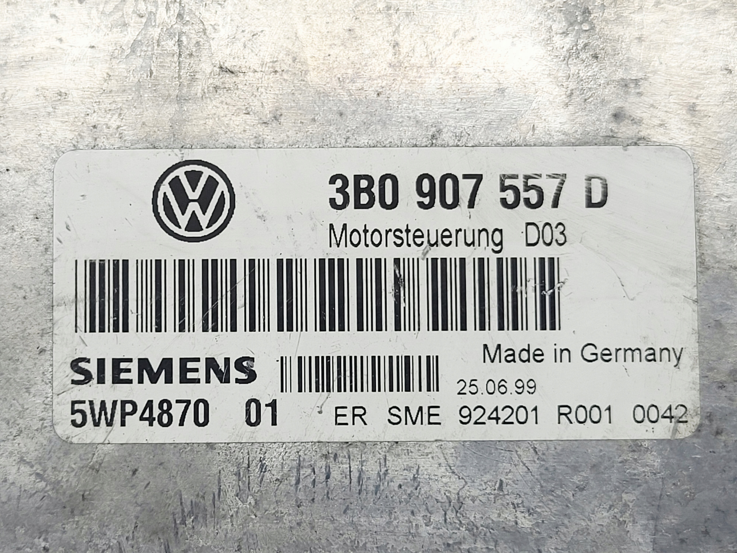 computer control unit of the engine VW Passat B5 1.8 3B0907557D 5WP487001