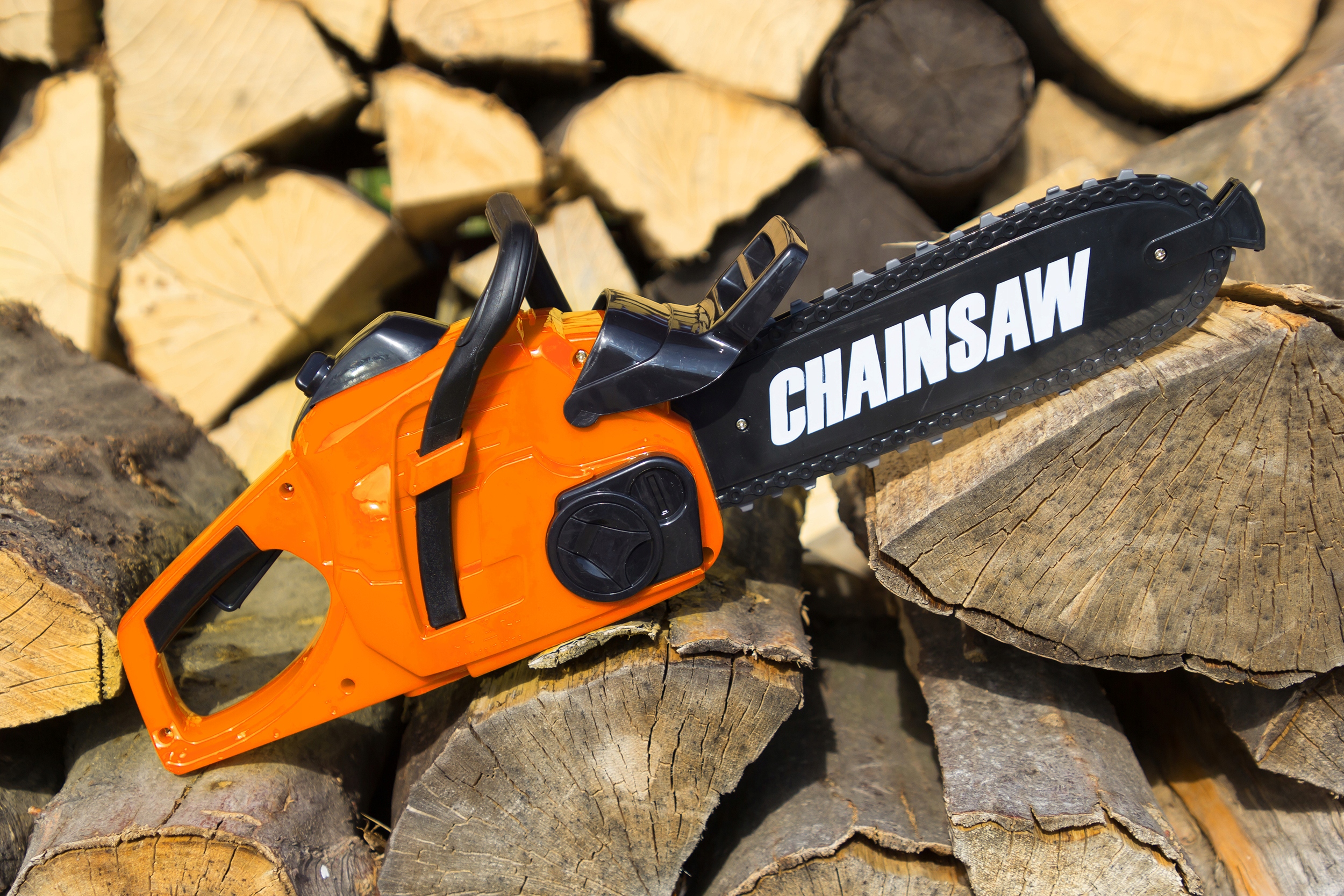 ZESTAW DRWALA Z PIŁA KASKIEM RĘKAWICAMI OKULARAMI Szerokość produktu 38 cm