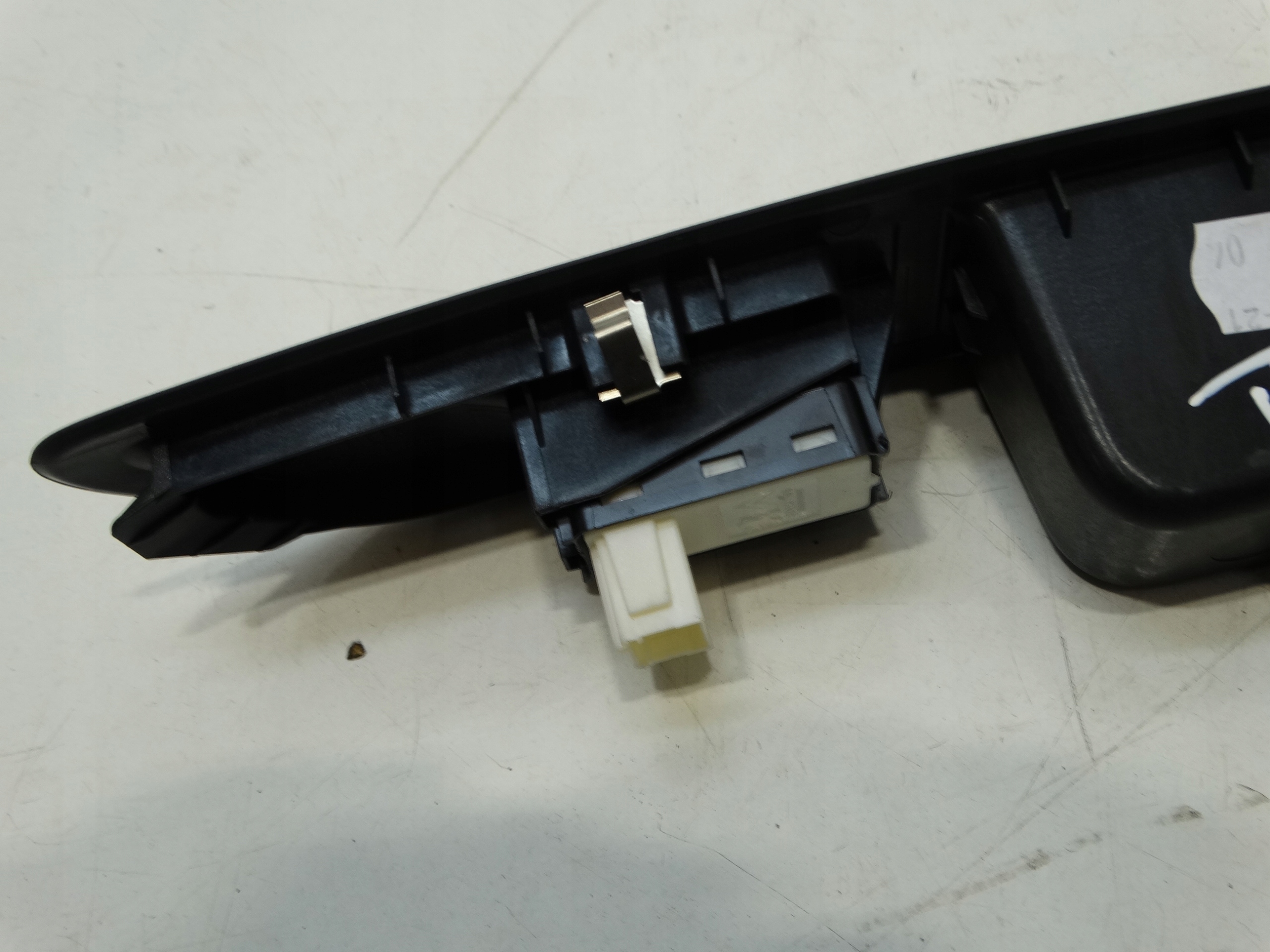 switch windows left rear part PANEL CITROEN C4 III 2020R.