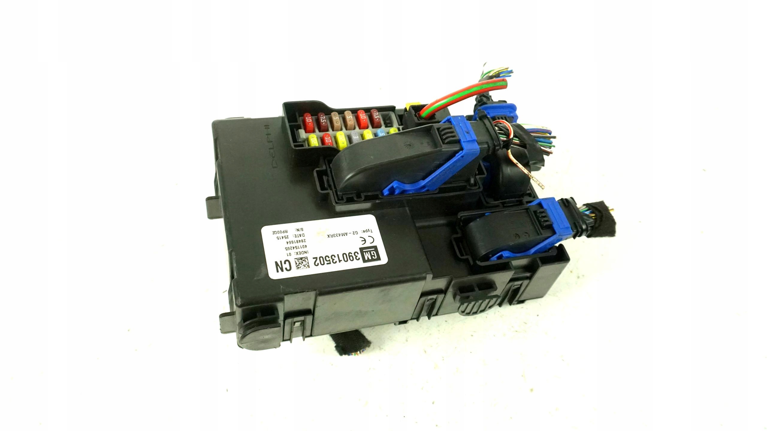 Module fusibles Unité commande confort BSI OPEL MERIVA B LIFT 39013502 CN