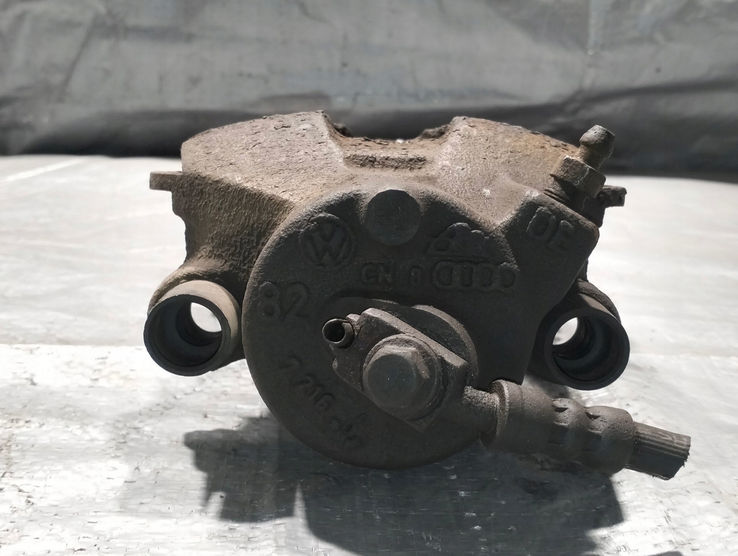 caliper brake right front AUDI A3 8L 97r 1.6B
