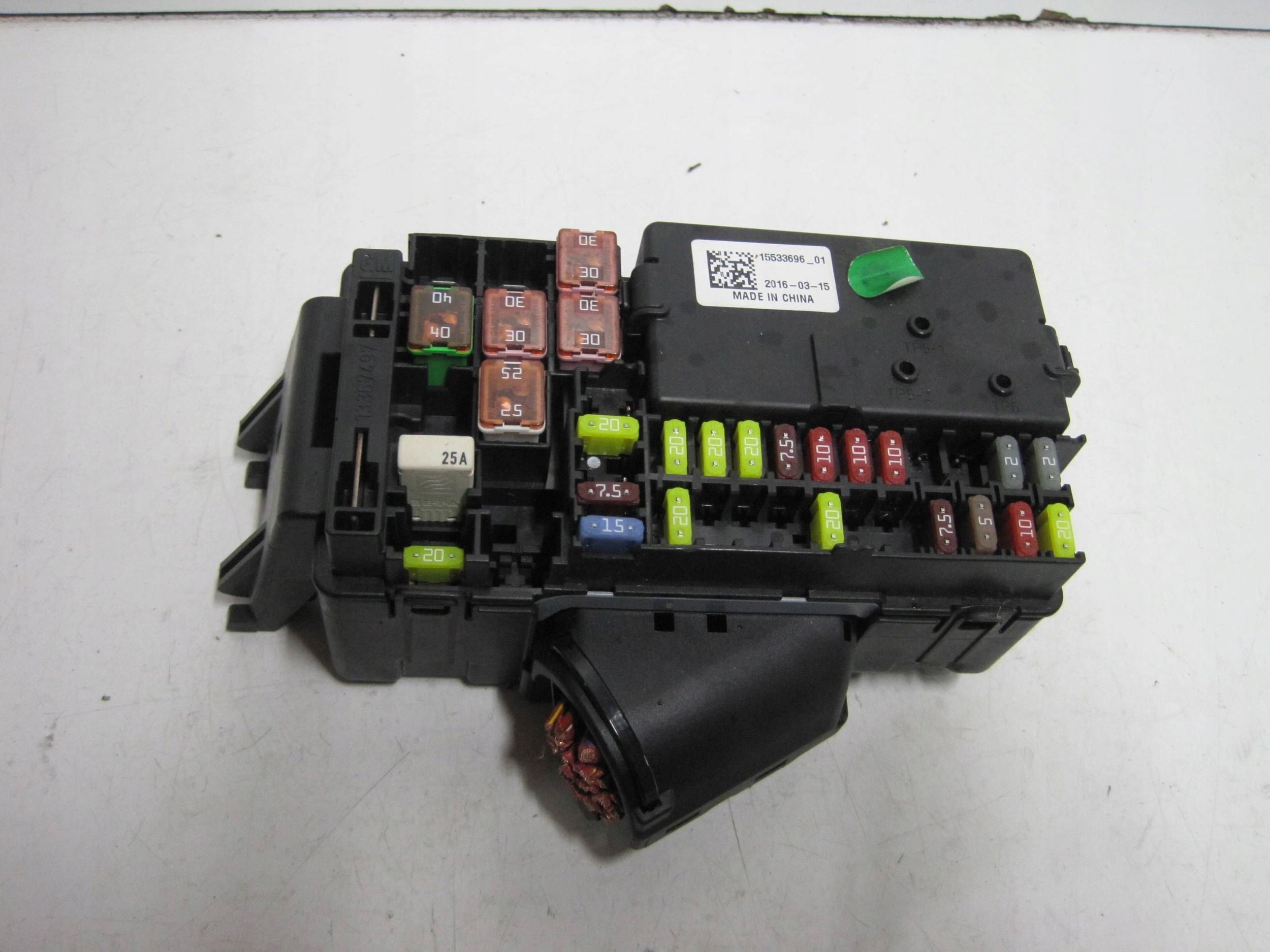 Module fusibles OPEL ASTRA K 15533696