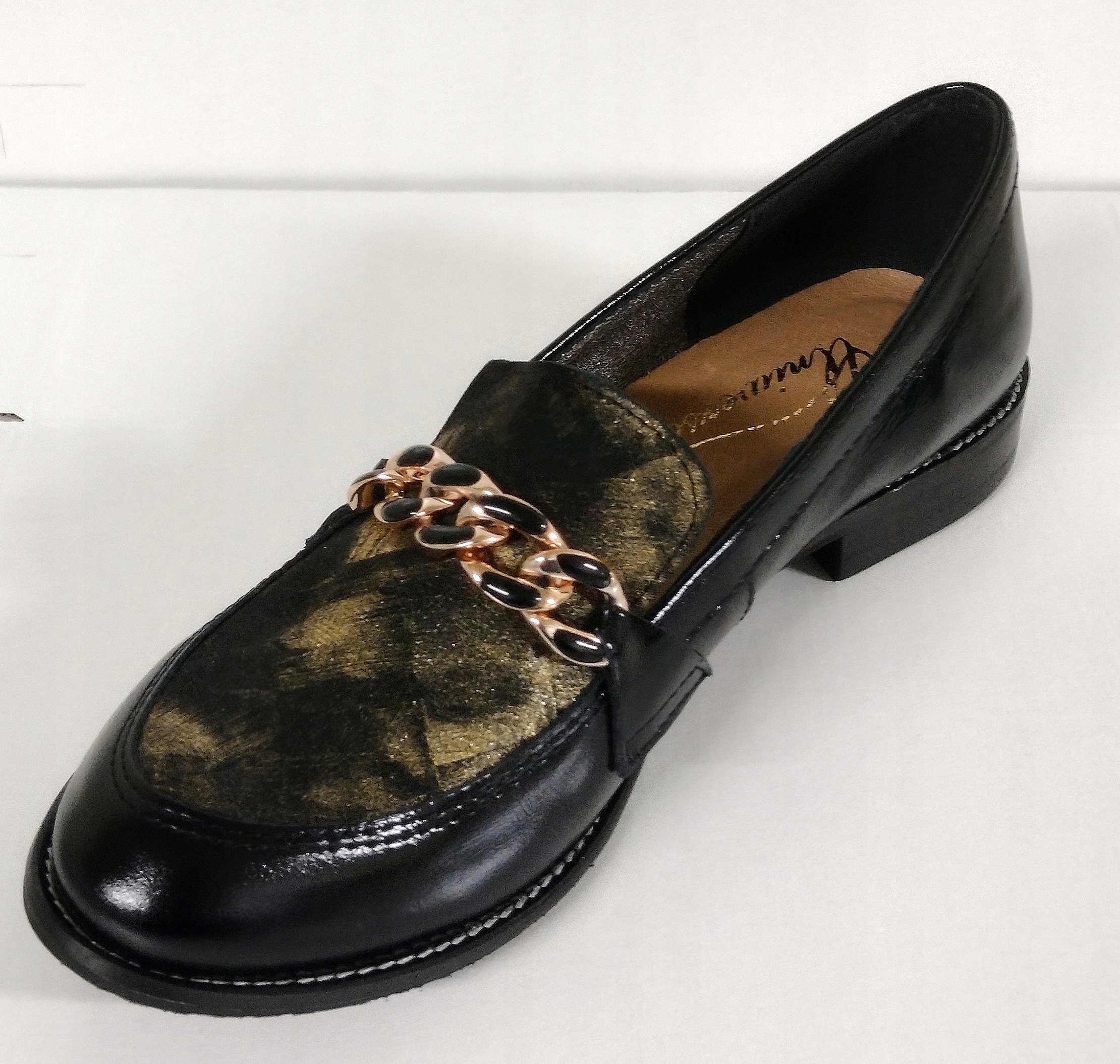 UNI-870 STYLOWE MOKASYNY Z ŁAŃCUCHEM SKÓRA NAT 40 Długość wkładki 26 cm