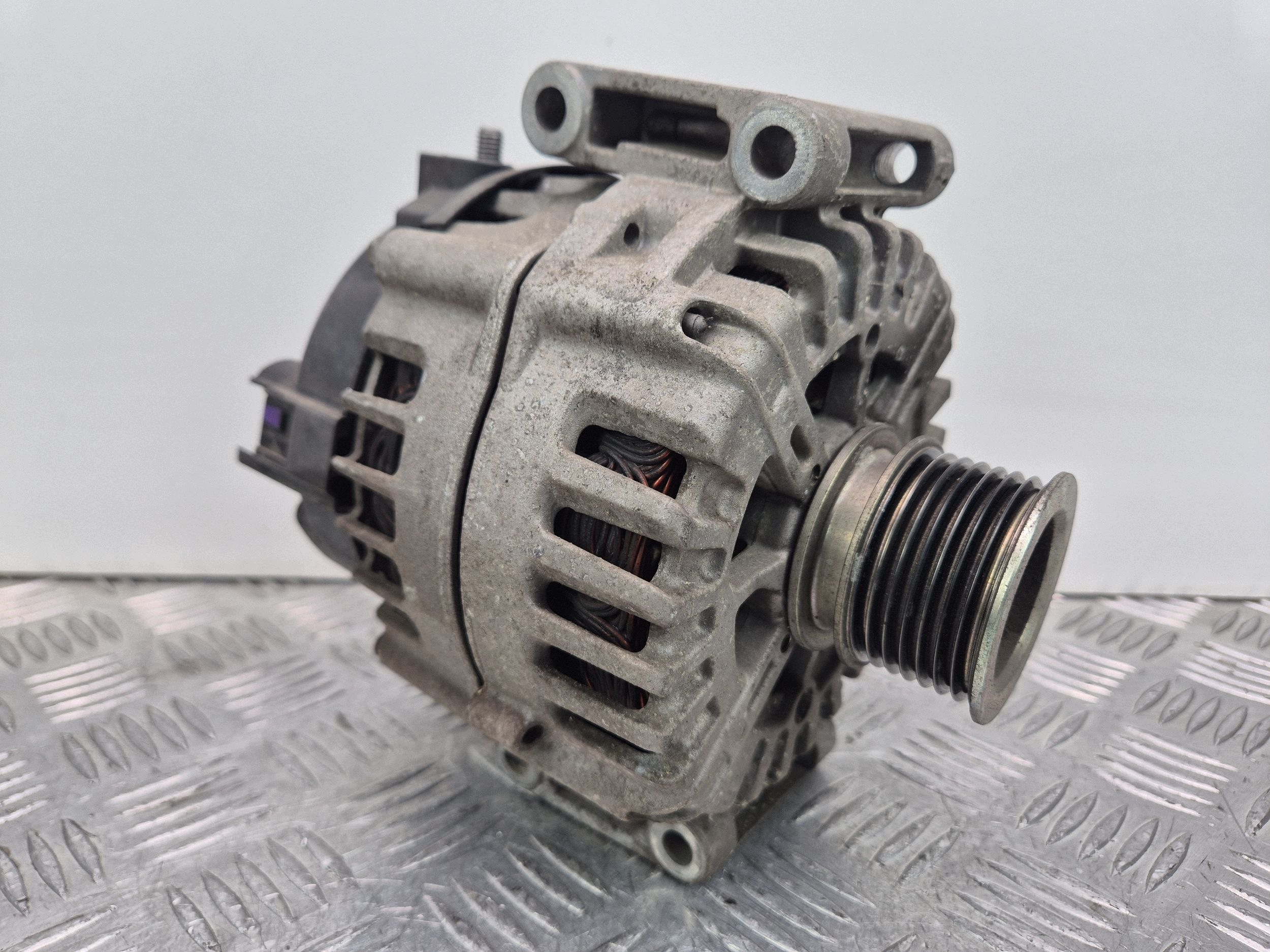 Mercedes E350 CDI W212 alternator OM642852 A0009067400