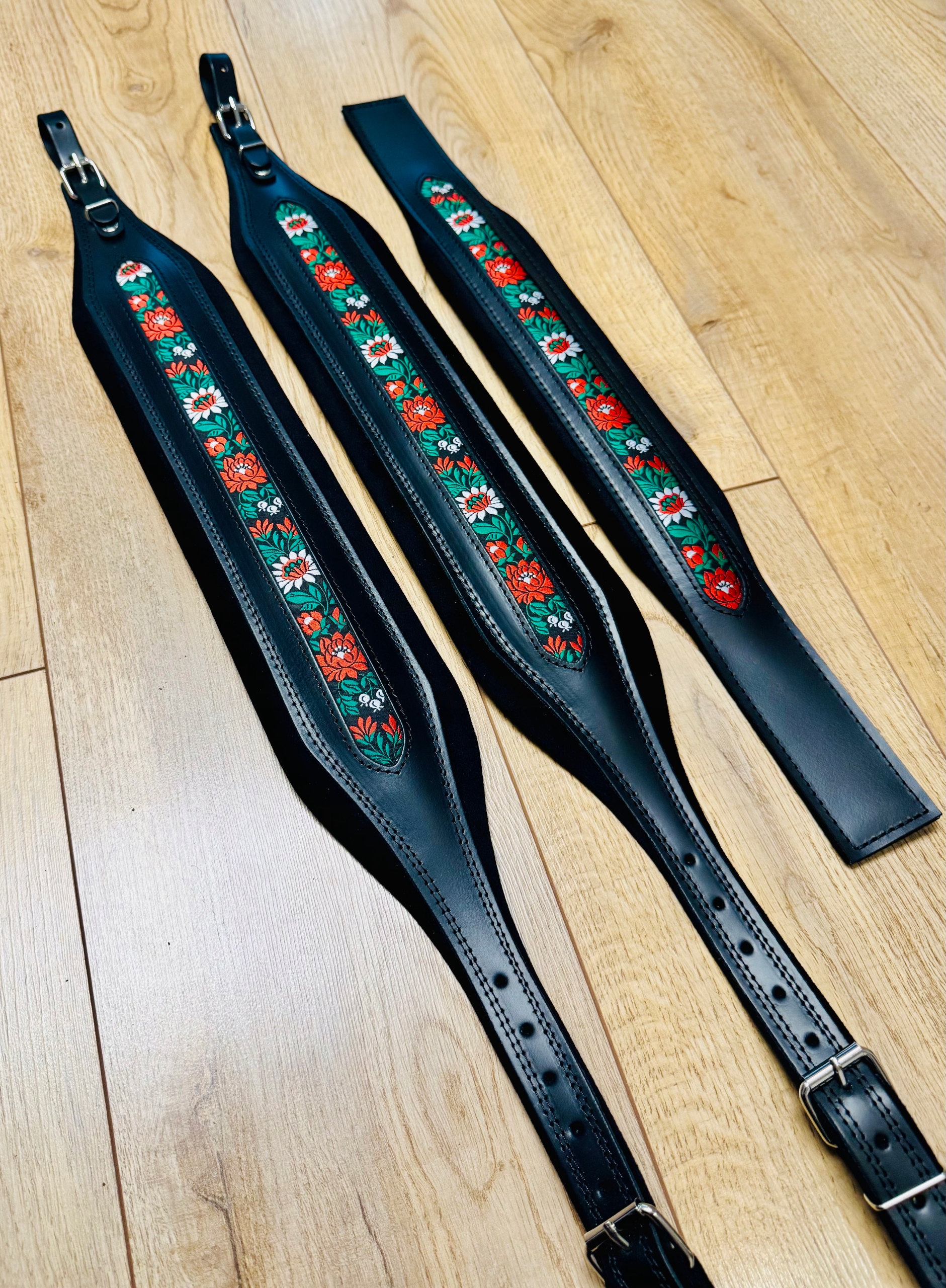 Pásy pro akordeon sada Pro 96-120 basů, folk, kůže, 9,6 cm široké