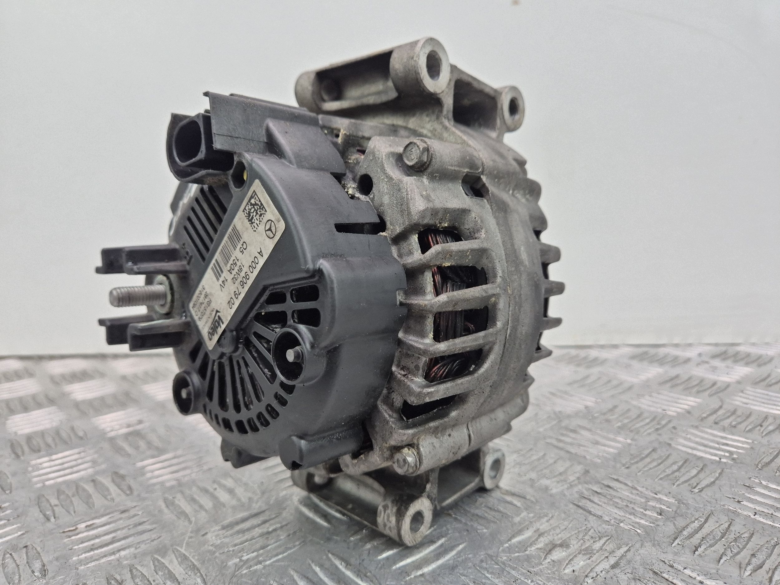 Mercedes C200 CGI W204 Alternator A0009067902