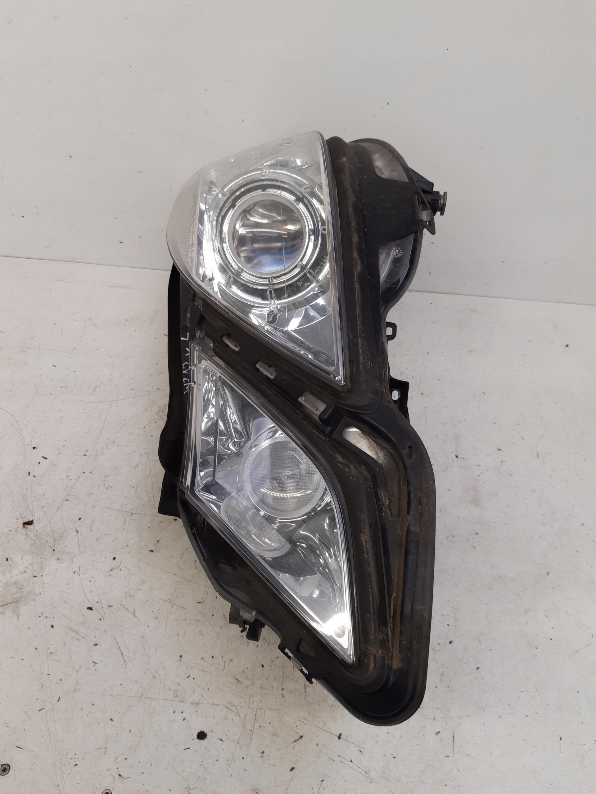 light left front xenon europa 2128205761 Mercedes W212