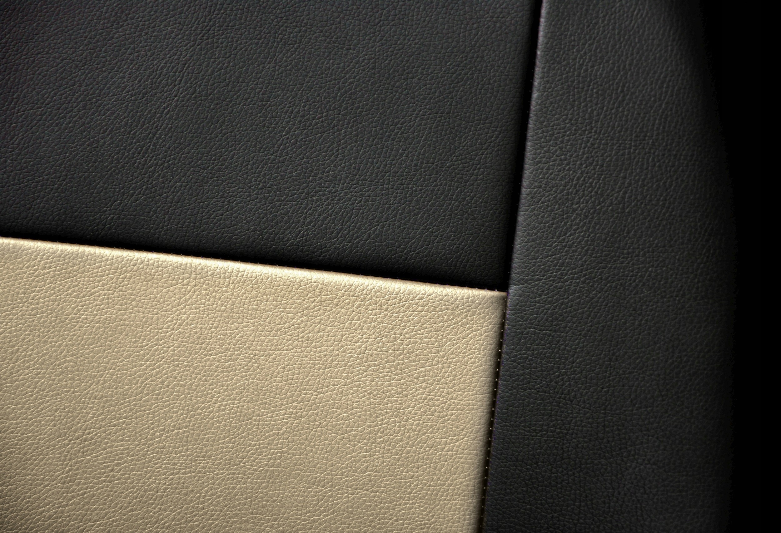 SKÓRZANE POKROWCE NA FOTELE SAMOCHODOWE COMFORT Model KOMFORT