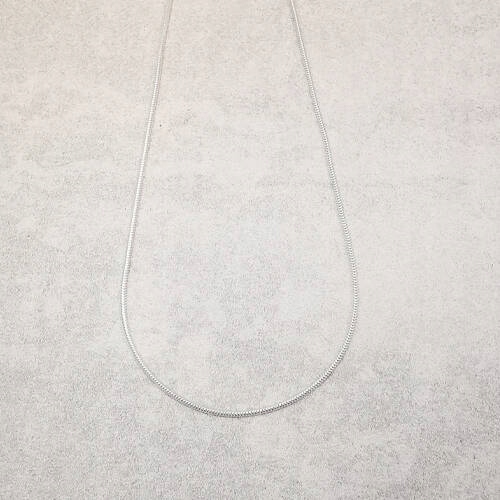 Stříbrný řetízek s propletením „zmijka“