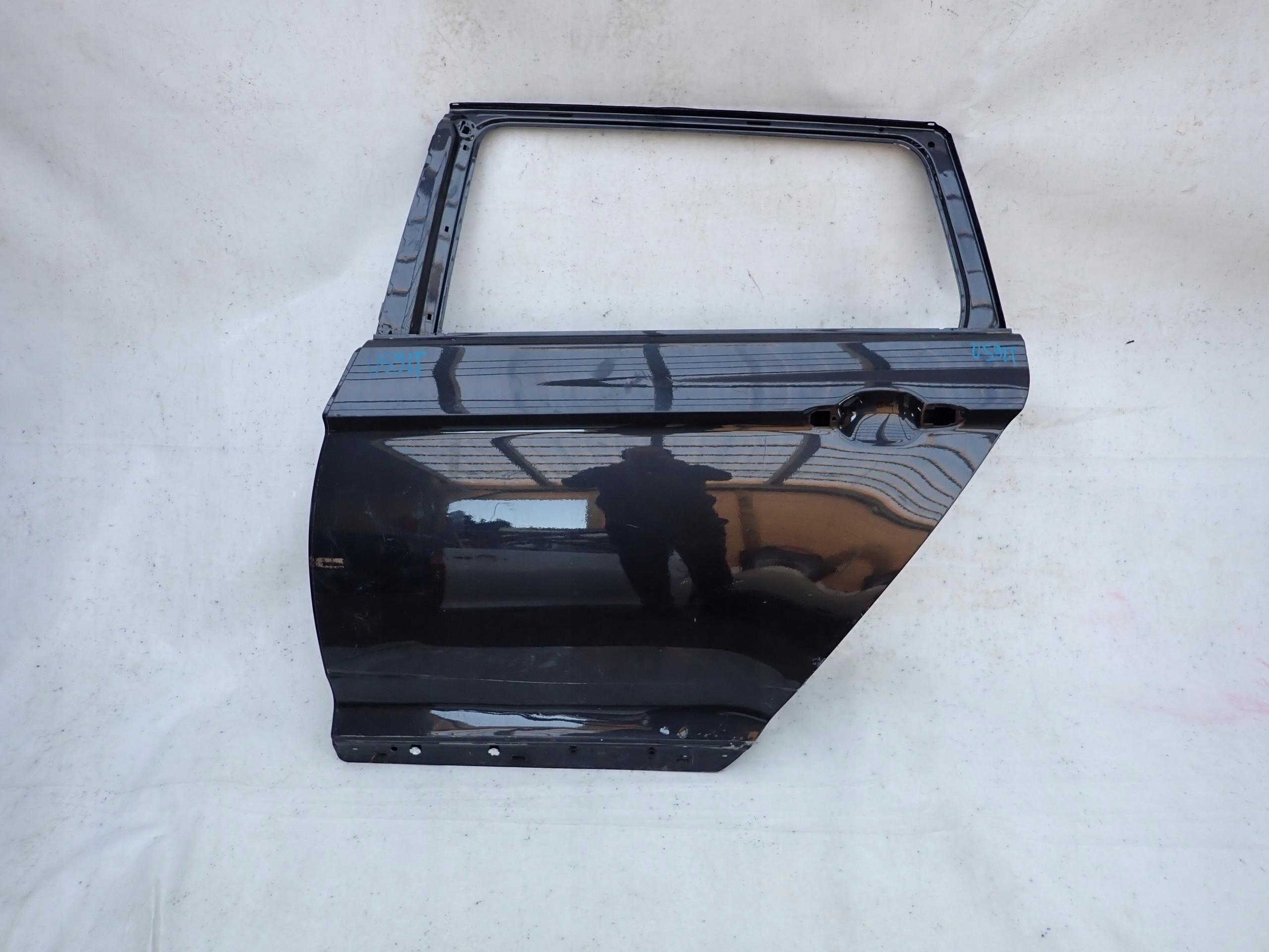 VW PASSAT B8 KOMBI 14-23 door rear part rear. left