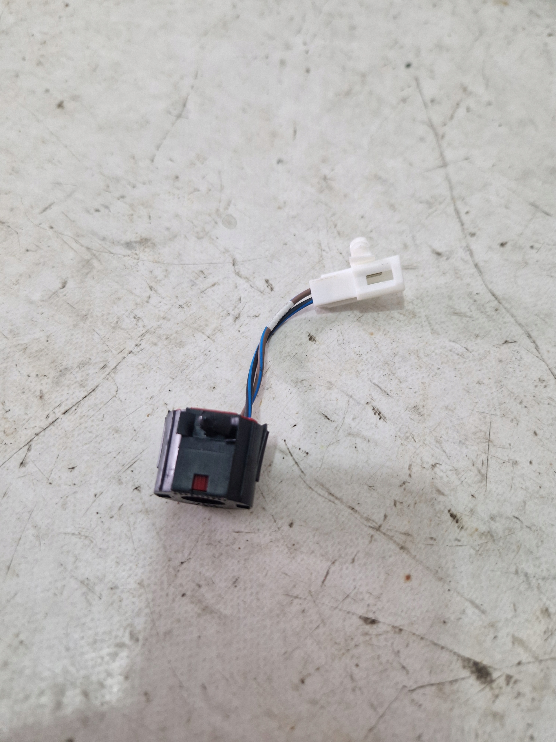 DODGE DURANGO 2019- 5.7 BUZER speaker PDC bonnet rear part 9938470000