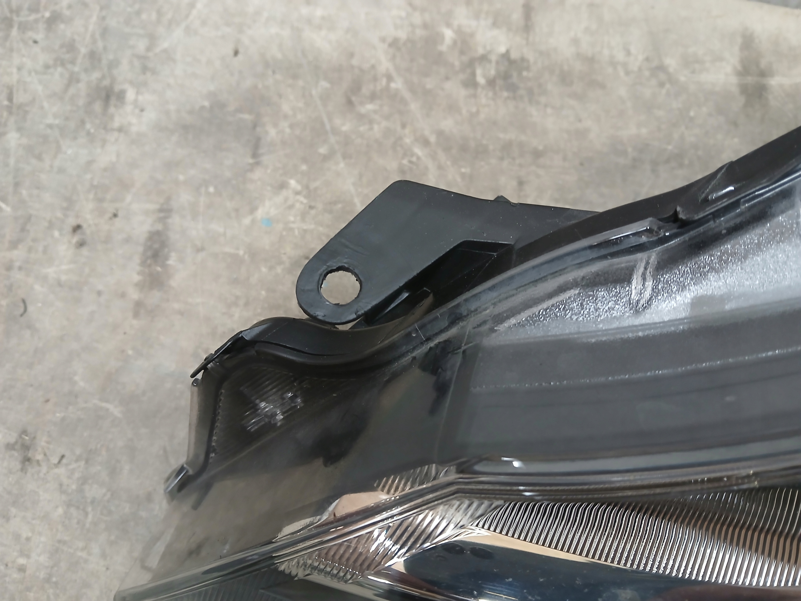 light front left TOYOTA YARIS III 3 LIFT 17- lens