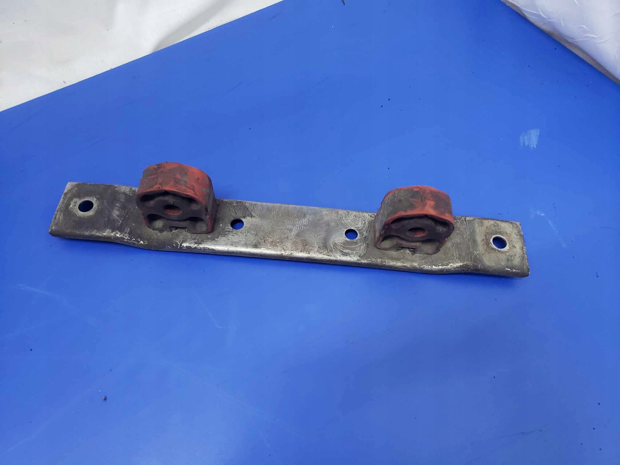 Support plaque Pneus Support Tlumika SAAB 9-3 / 9-5 nr. kat. 55187601