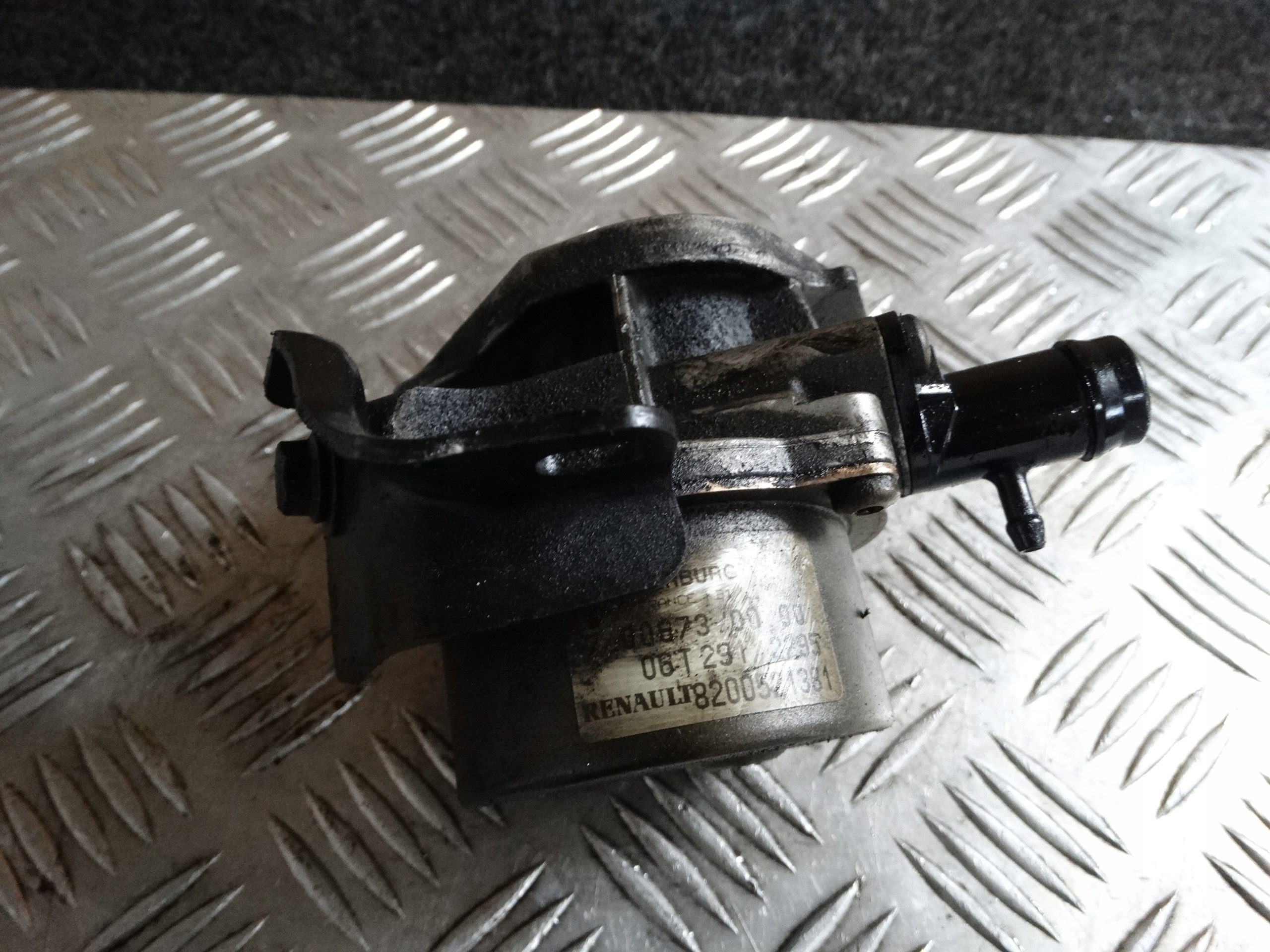 насос вакум renault MEGANE II 1.5 8200521381