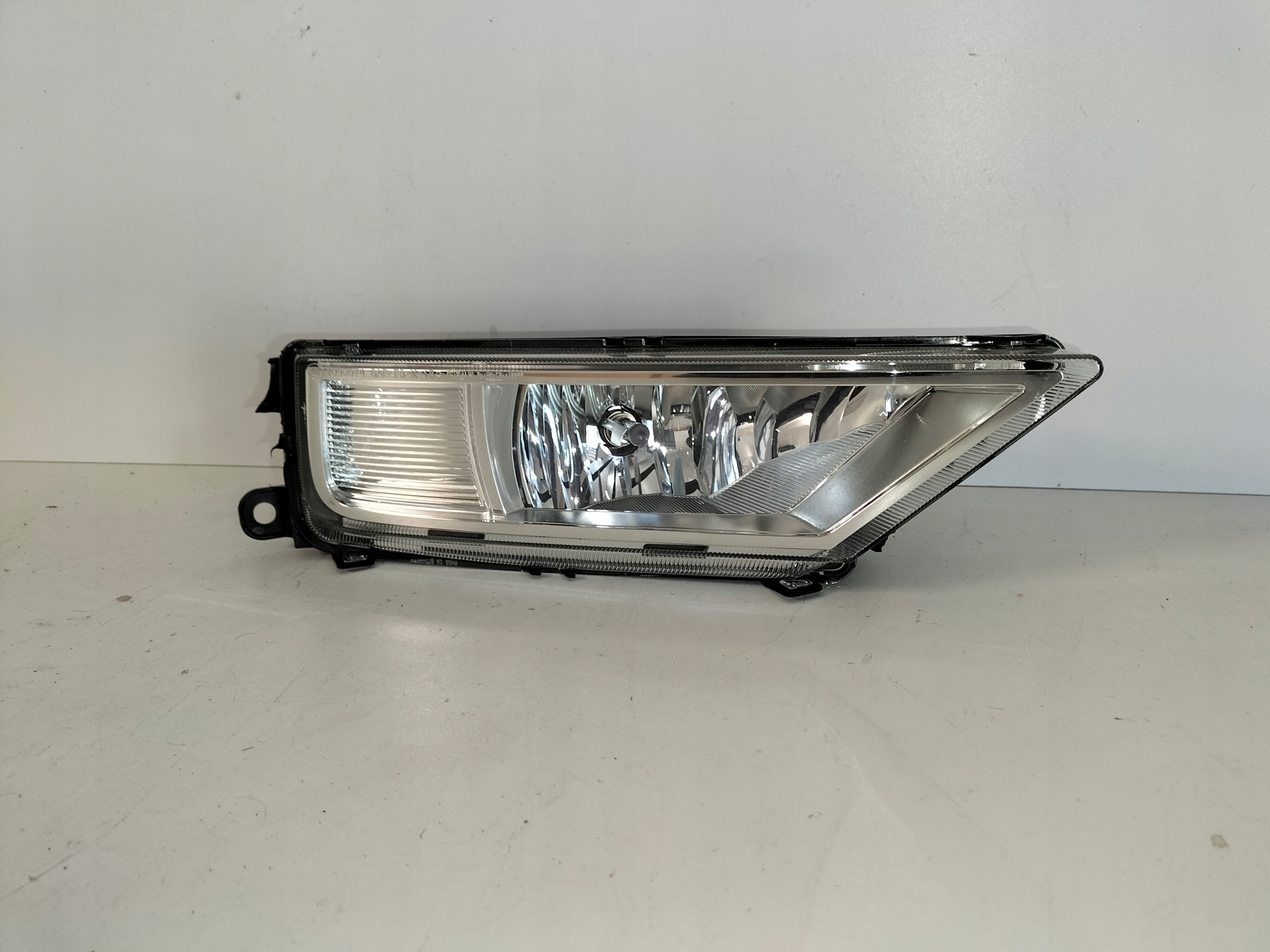 fog light light right VW TIGUAN II 16