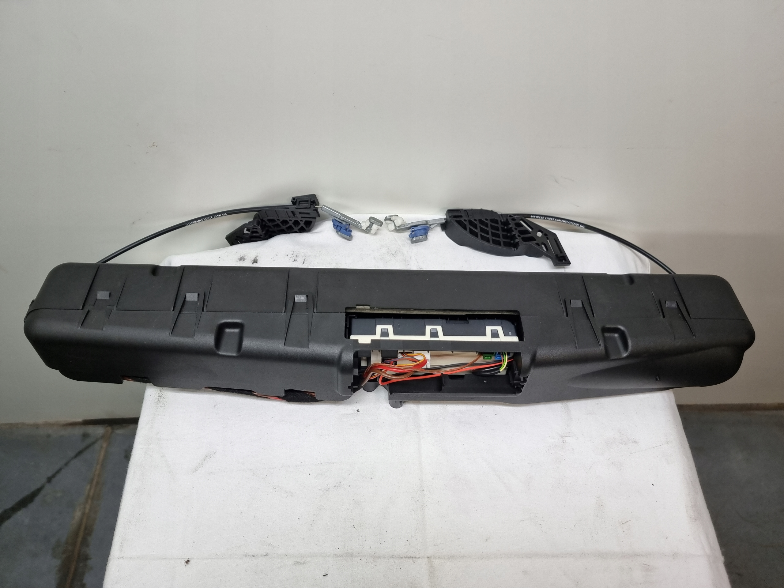 A2188200342 - MERCEDES W218 CLS засувка