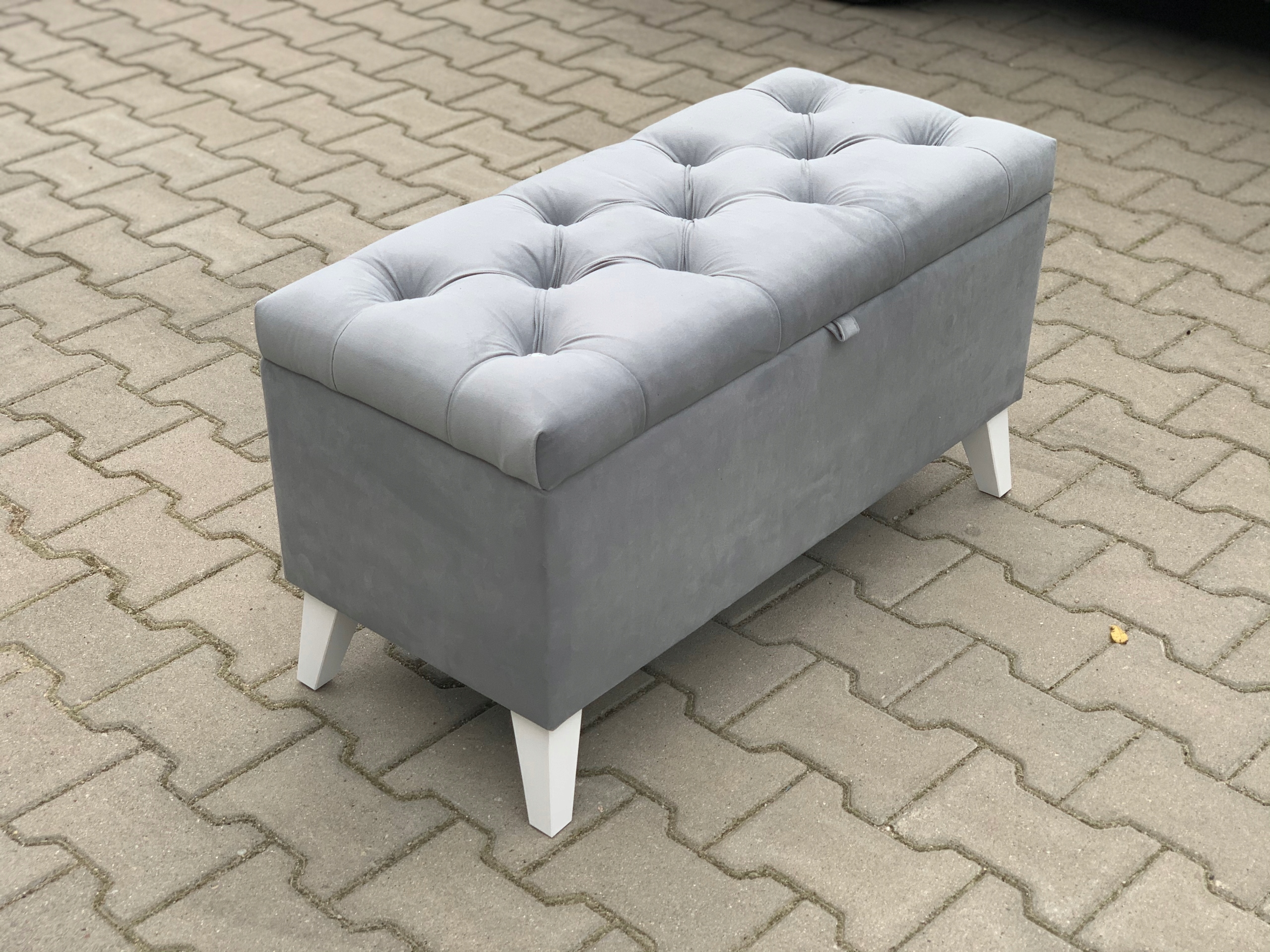 Čalúnená lavička Pufa Mia s prešívaním a skrinkou