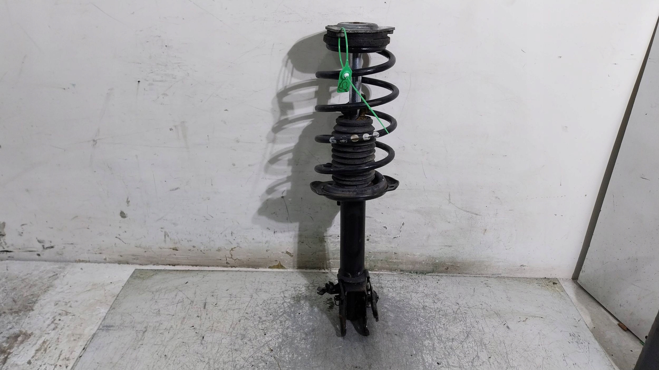 shock absorber right front A1693201430 MERCEDES W169 W245