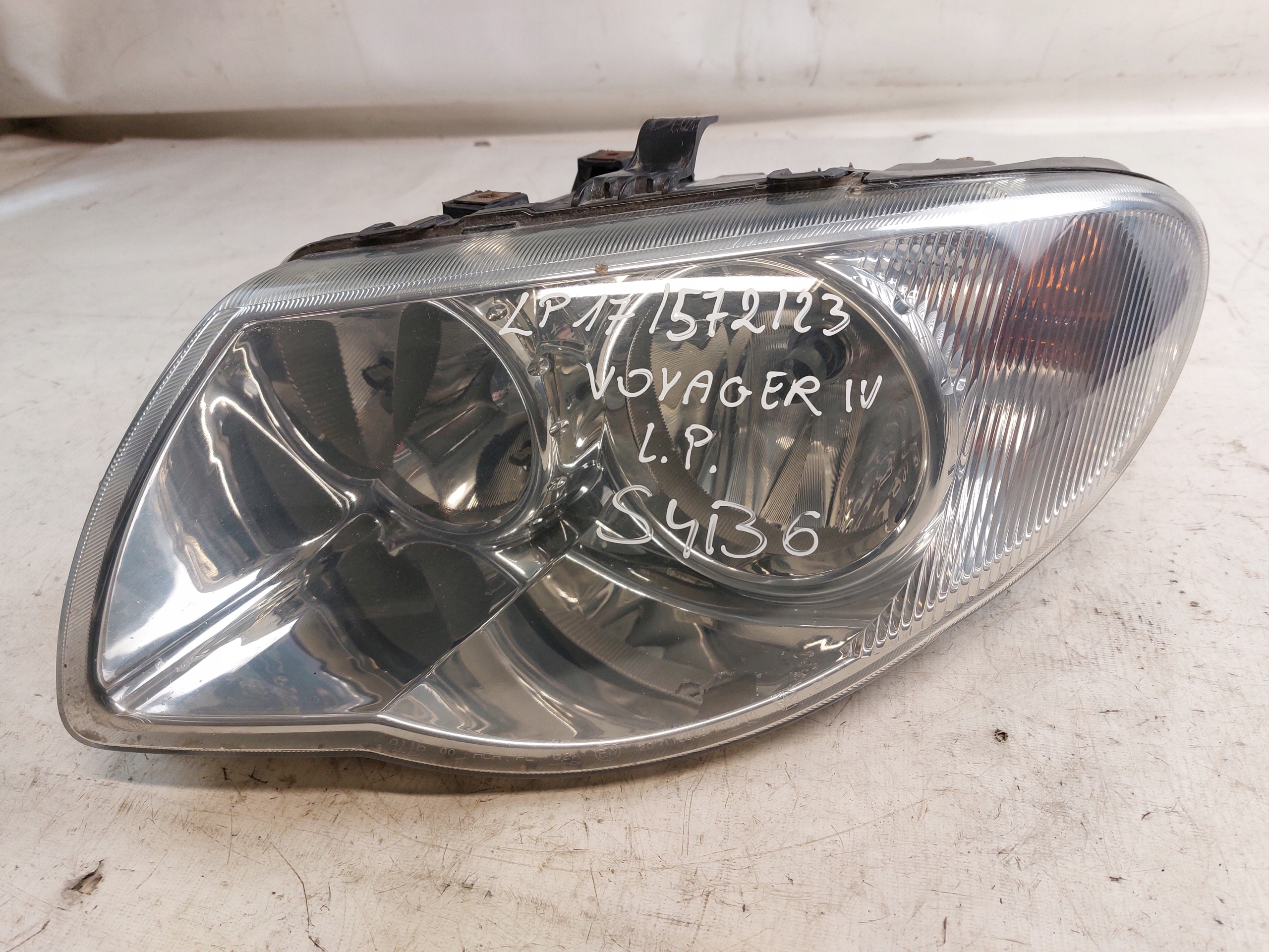 light left front CHRYSLER VOYAGER IV LIFT