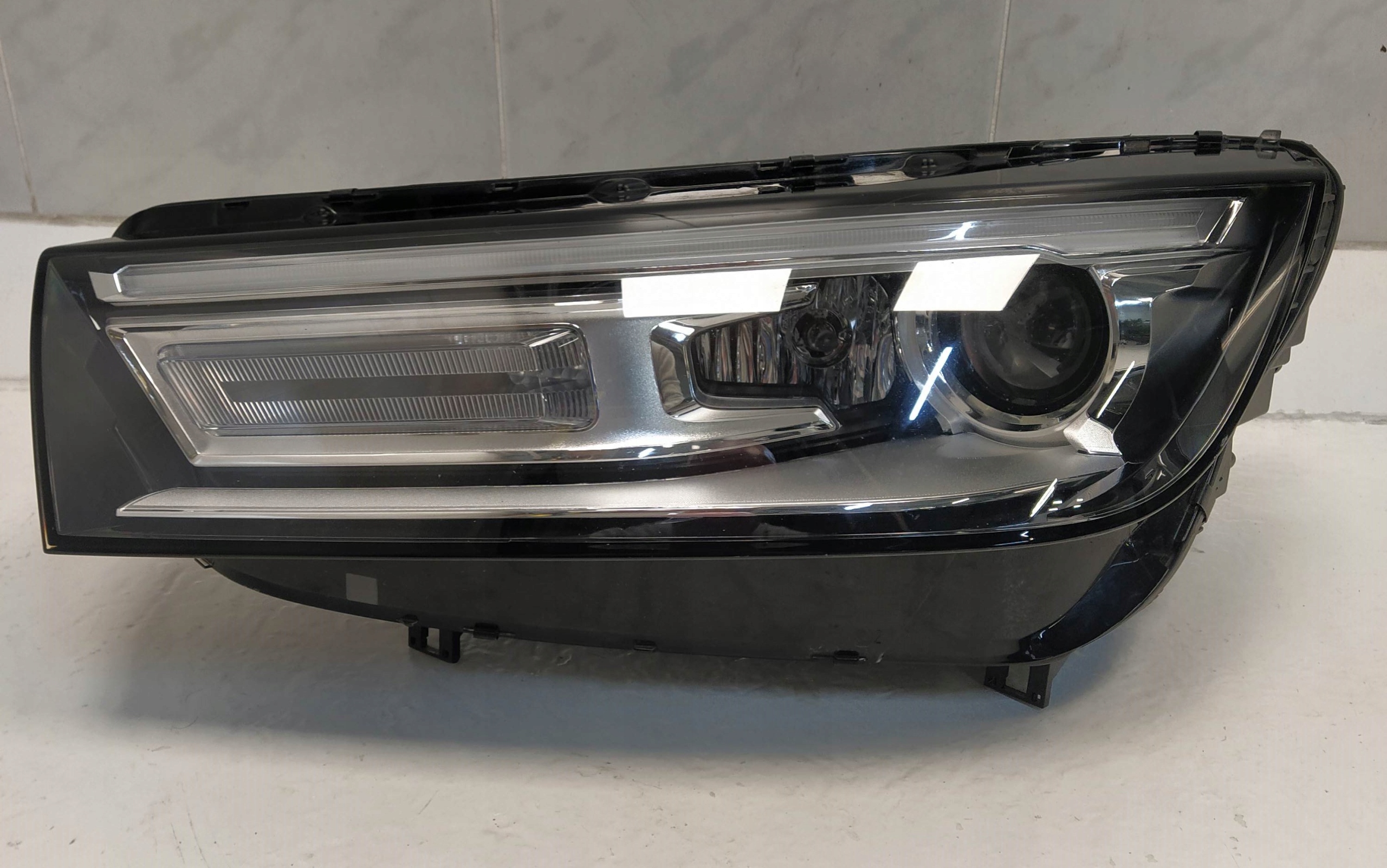 AUDI Q5 2016-2020 REFLEKTOR light XENON left front front