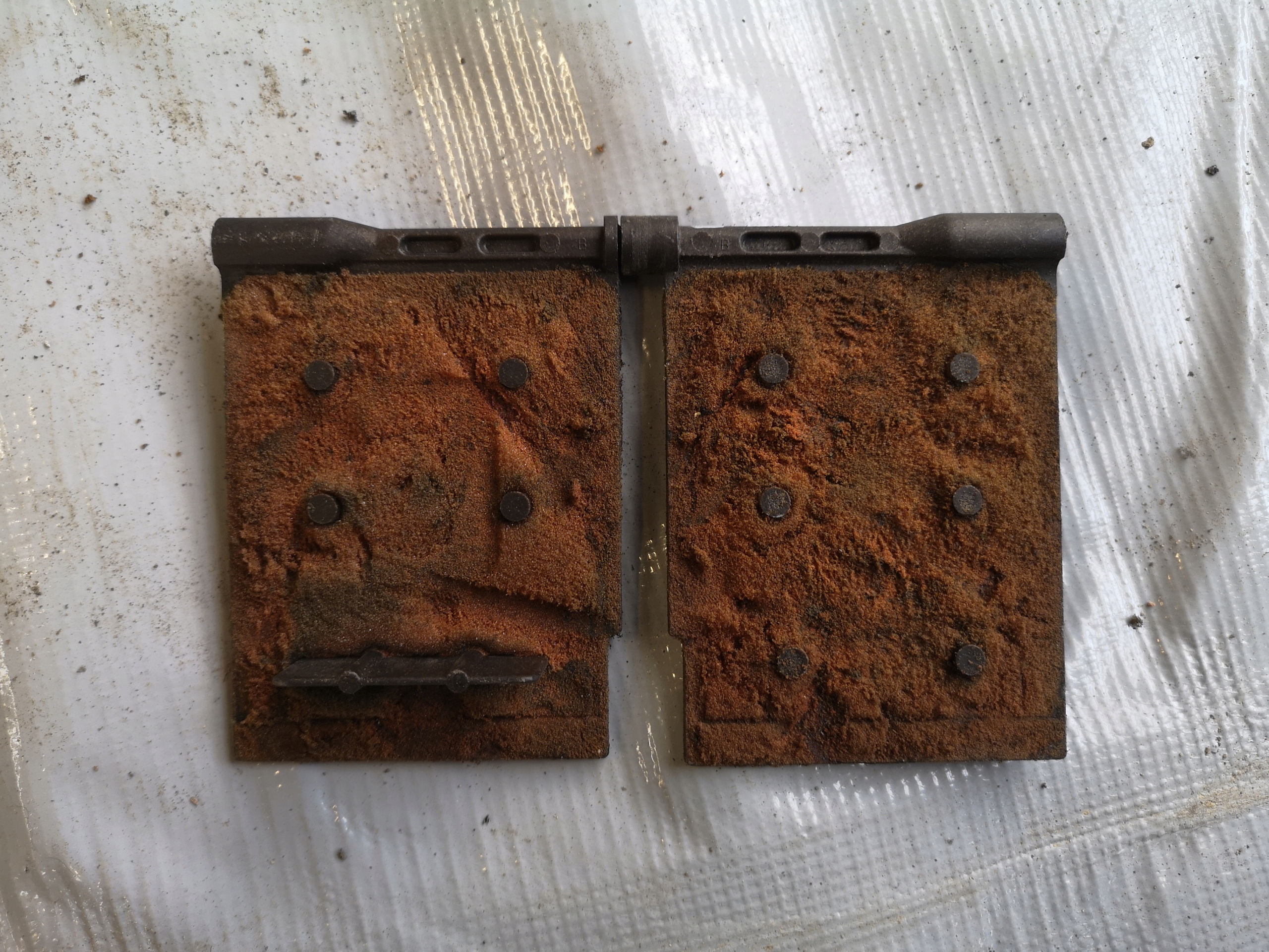 JEEP GRAND CHEROKEE WJ ОТКИДНАЯ КРЫШКА ОБОГРЕВАТЕЛЯ