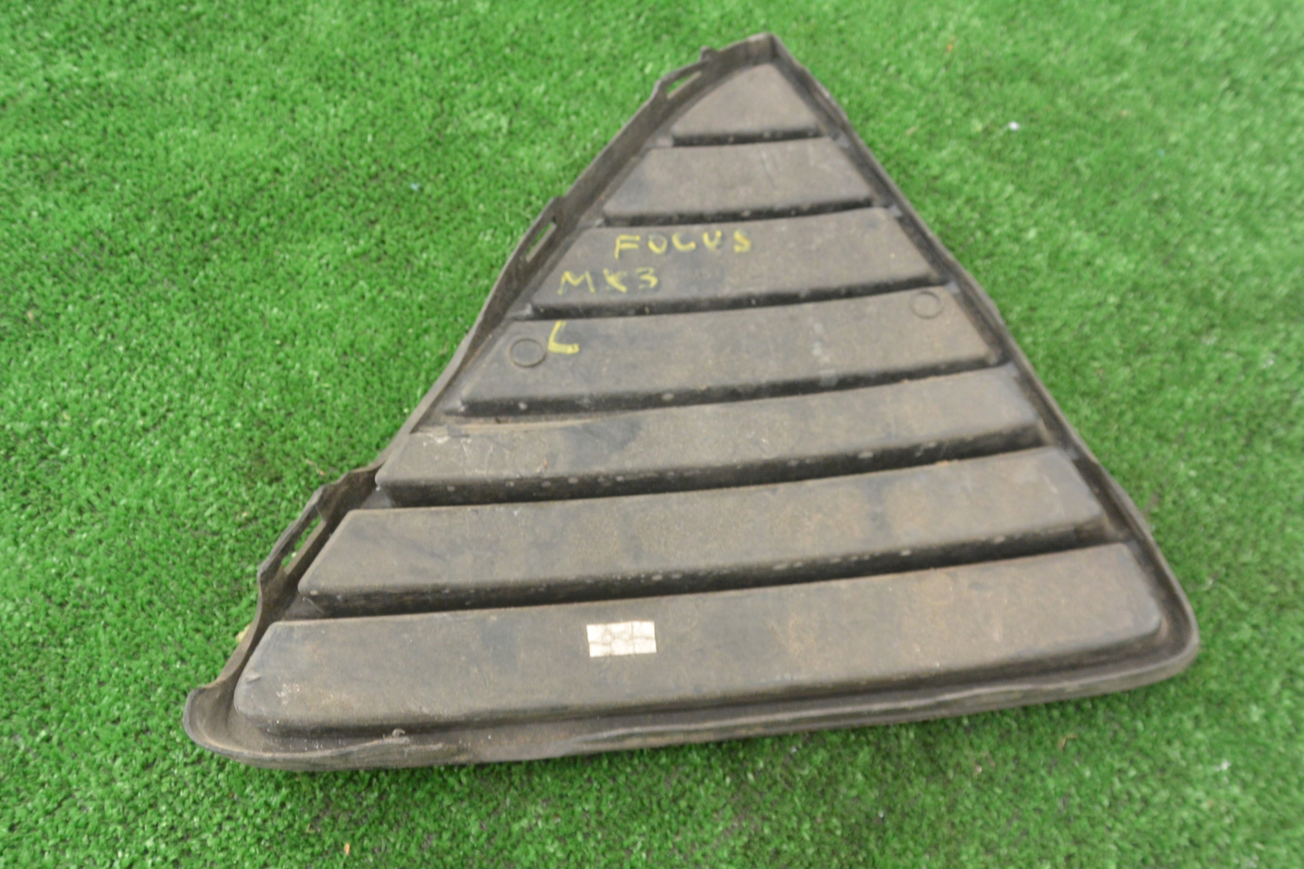 grid of a bumper grille left FORD FOCUS MK3 LIFT