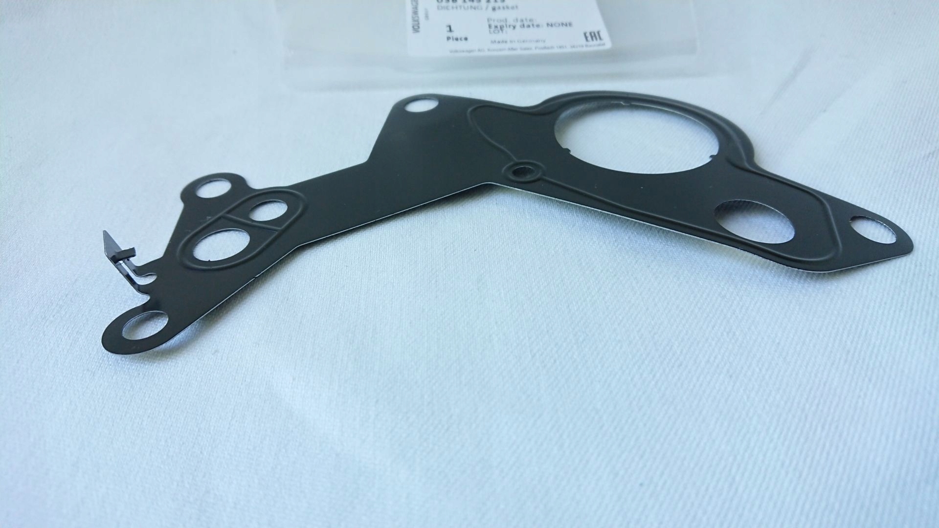 USZCZELKA POMPY PRÓŻNIOWEJ VACUM OE 038145215 Producent części Audi OE