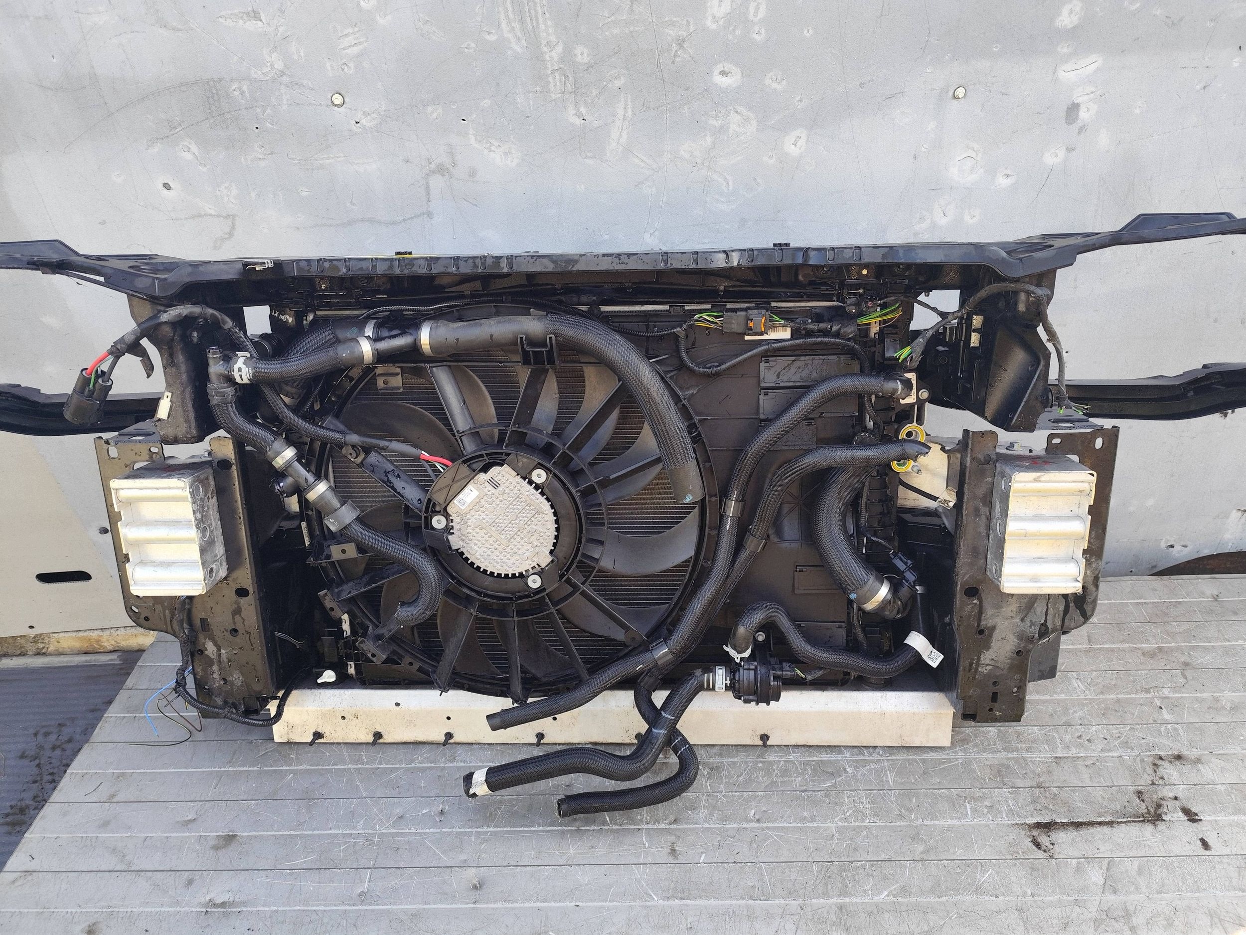 LAND ROVER EVOQUE L551 2.0D support panel for radiators radiator complete DEMONTAZ