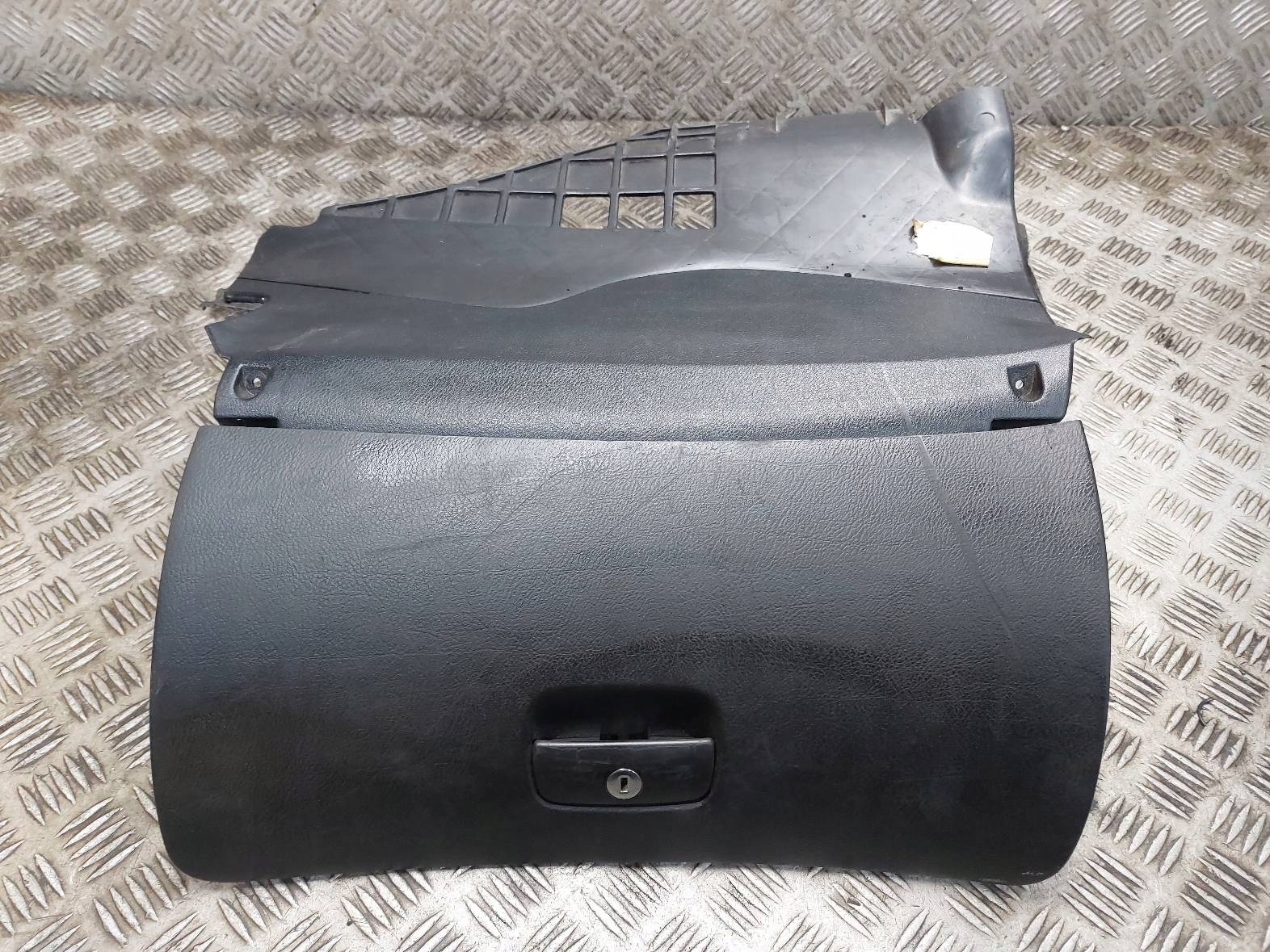 SCHOWEK PASAŻERA VOLKSWAGEN PASSAT B5 3B1857101