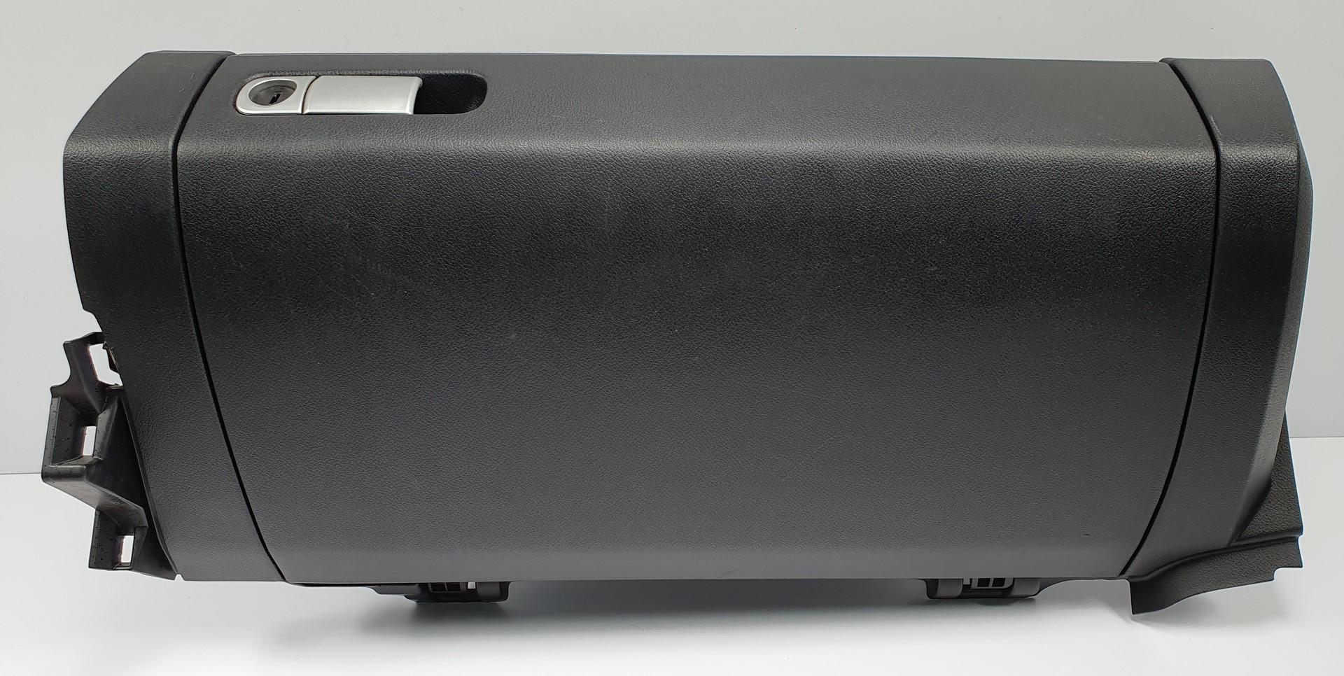 бардачок пассажира mazda 64030 европа