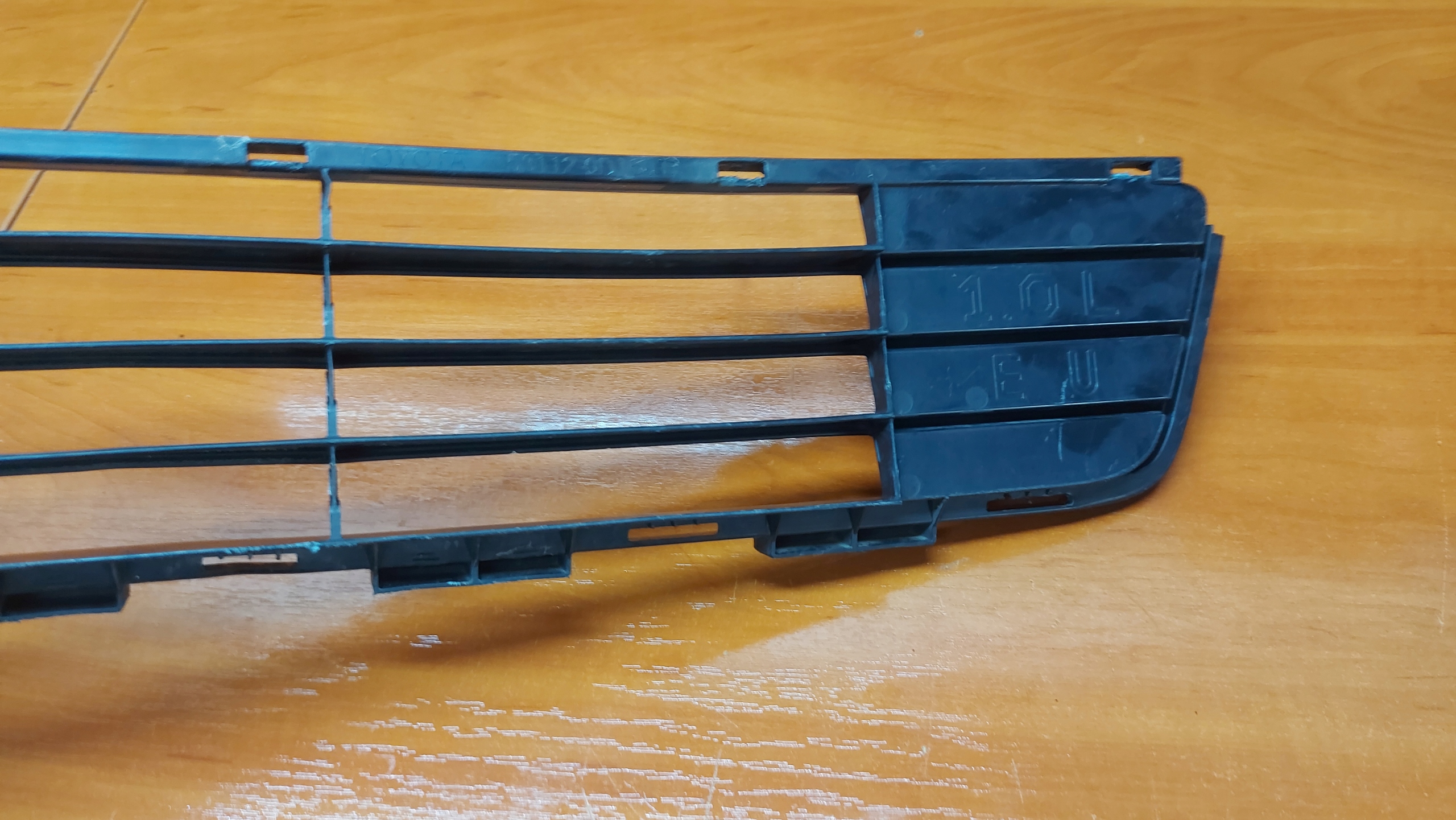 grid of a bumper central front front TOYOTA YARIS II 05-11
