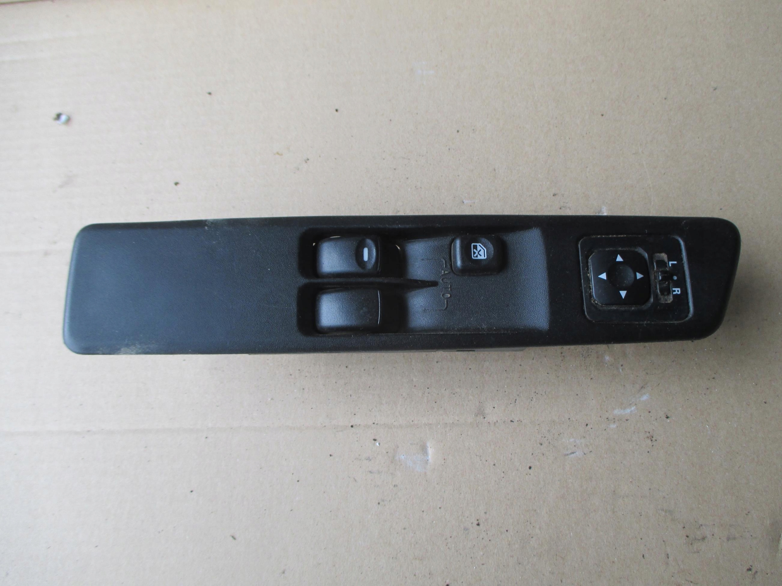 PAJERO PININ 3D 98-07 PANEL STEROWANIA SZYB