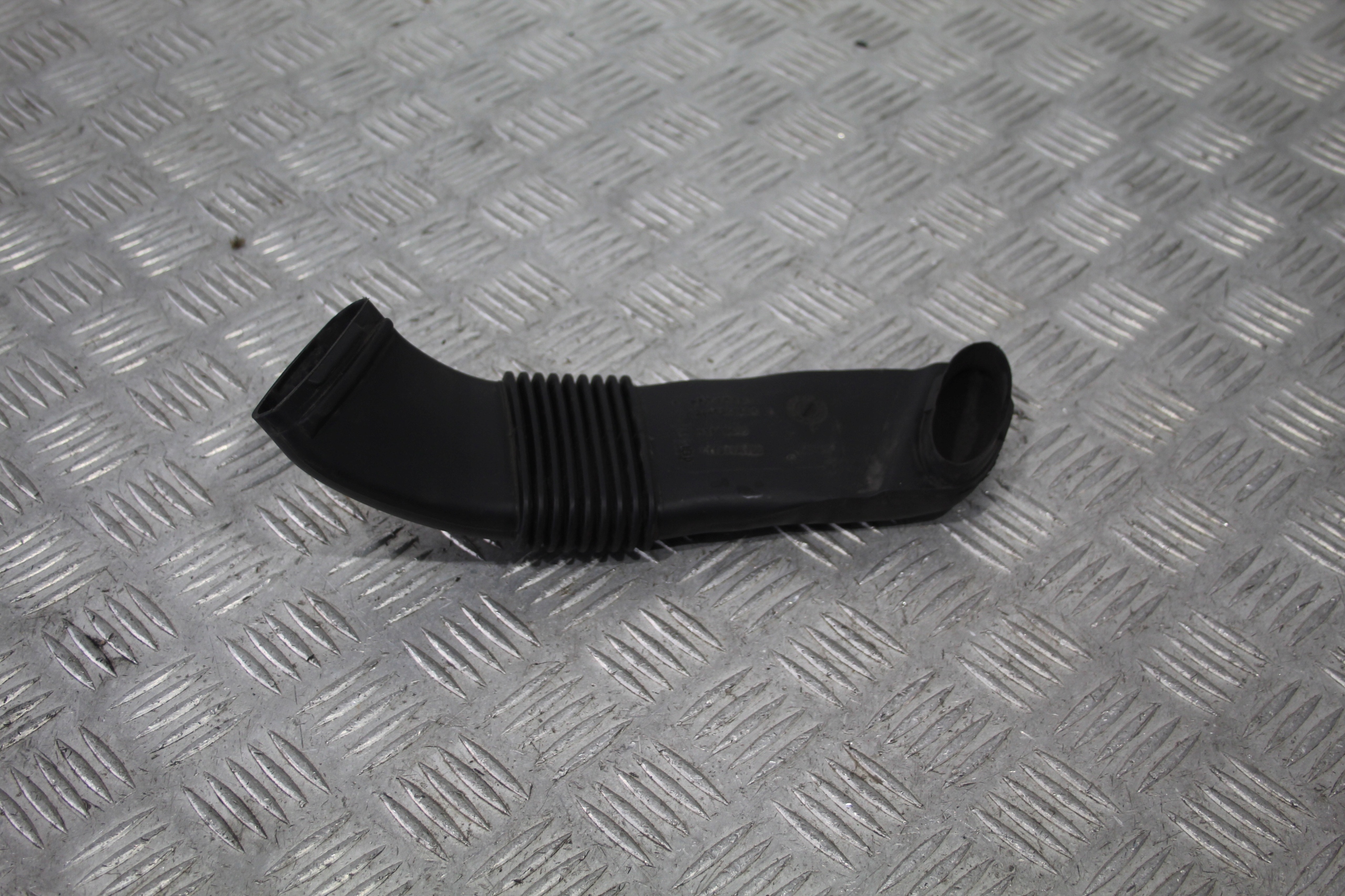 труба патрубок Воздух FIAT TALENTO II 2