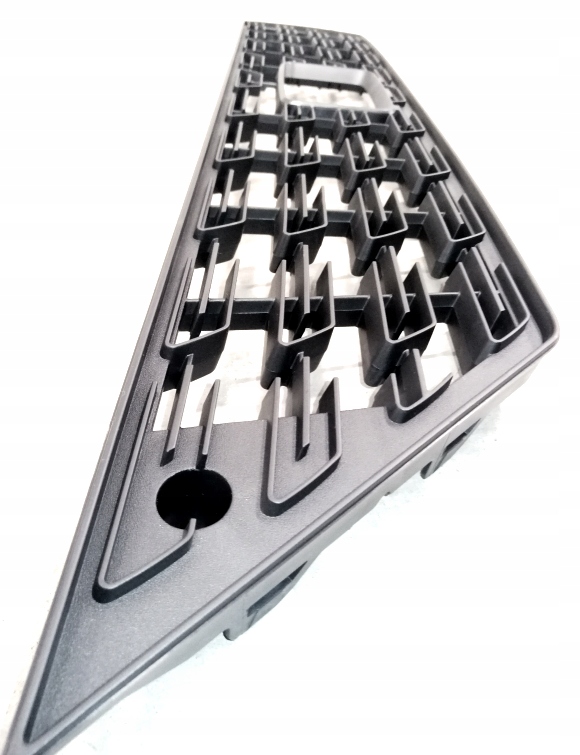 KRATKA ATRAPA SRODKOWA ZDERZAKA SEAT LEON Installation side Front