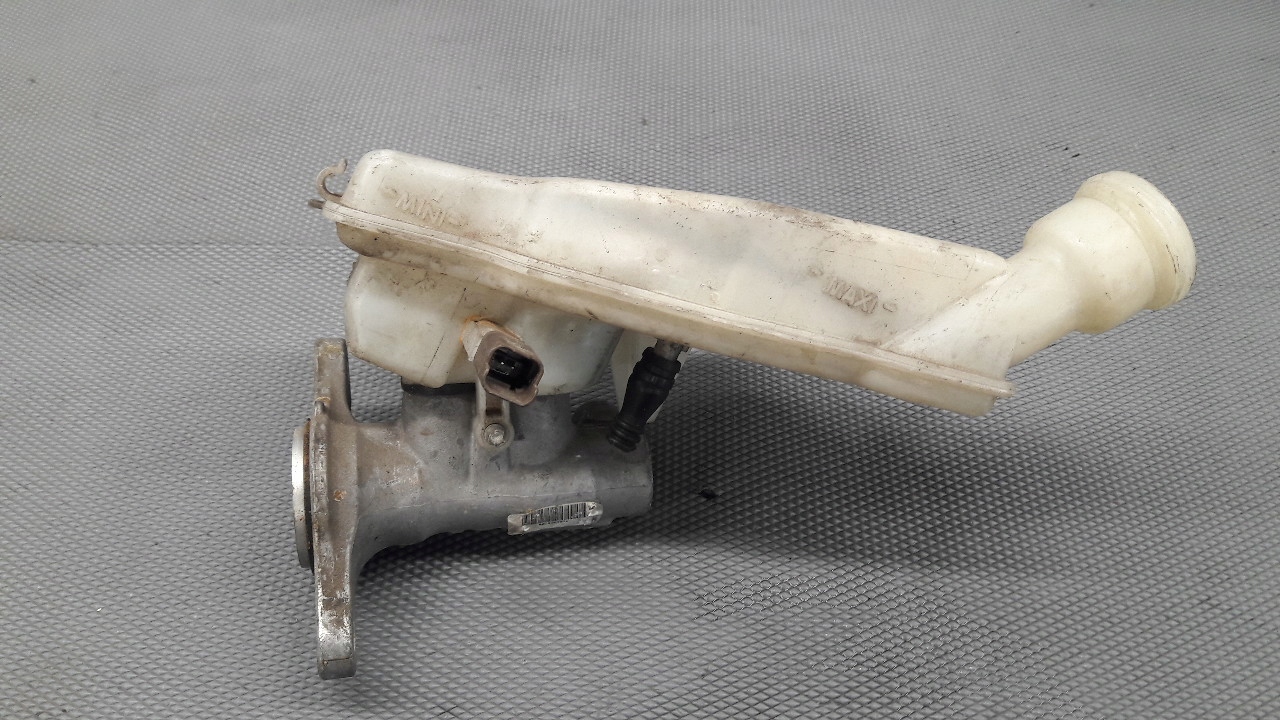 32067093L насос peugeot 207cc