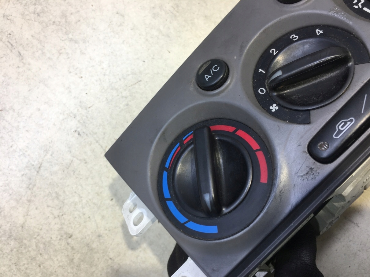 PANEL klími klimatizaci MAZDA PREMACY a CB08A