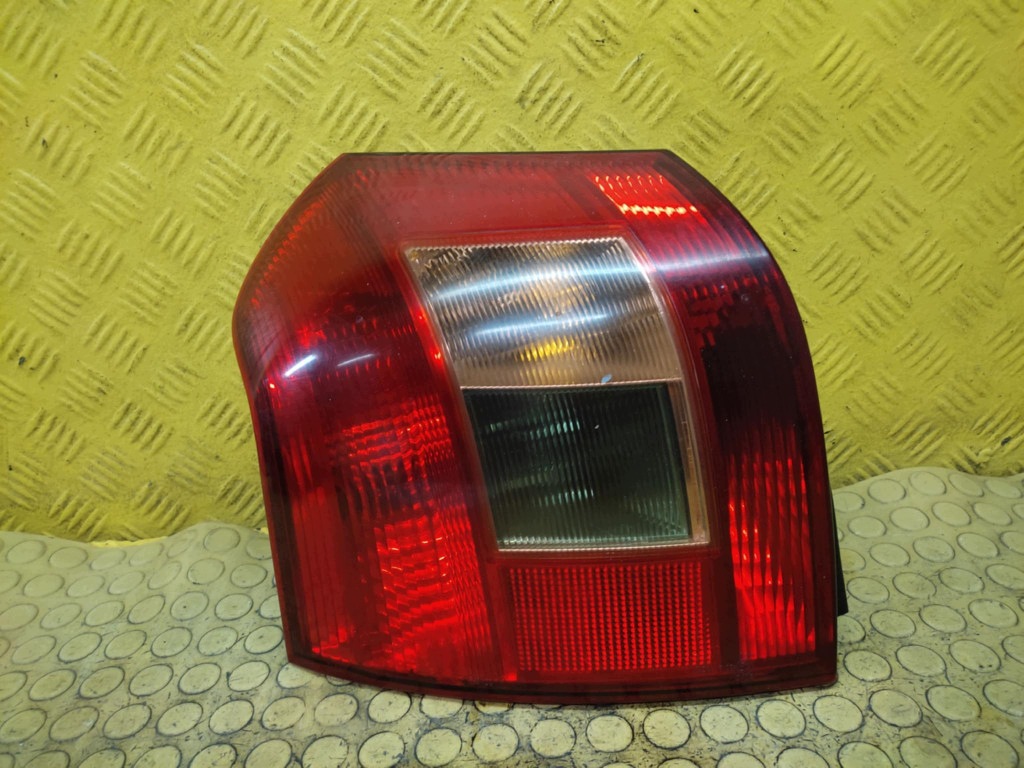 TOYOTA COROLLA E12 light left rear part