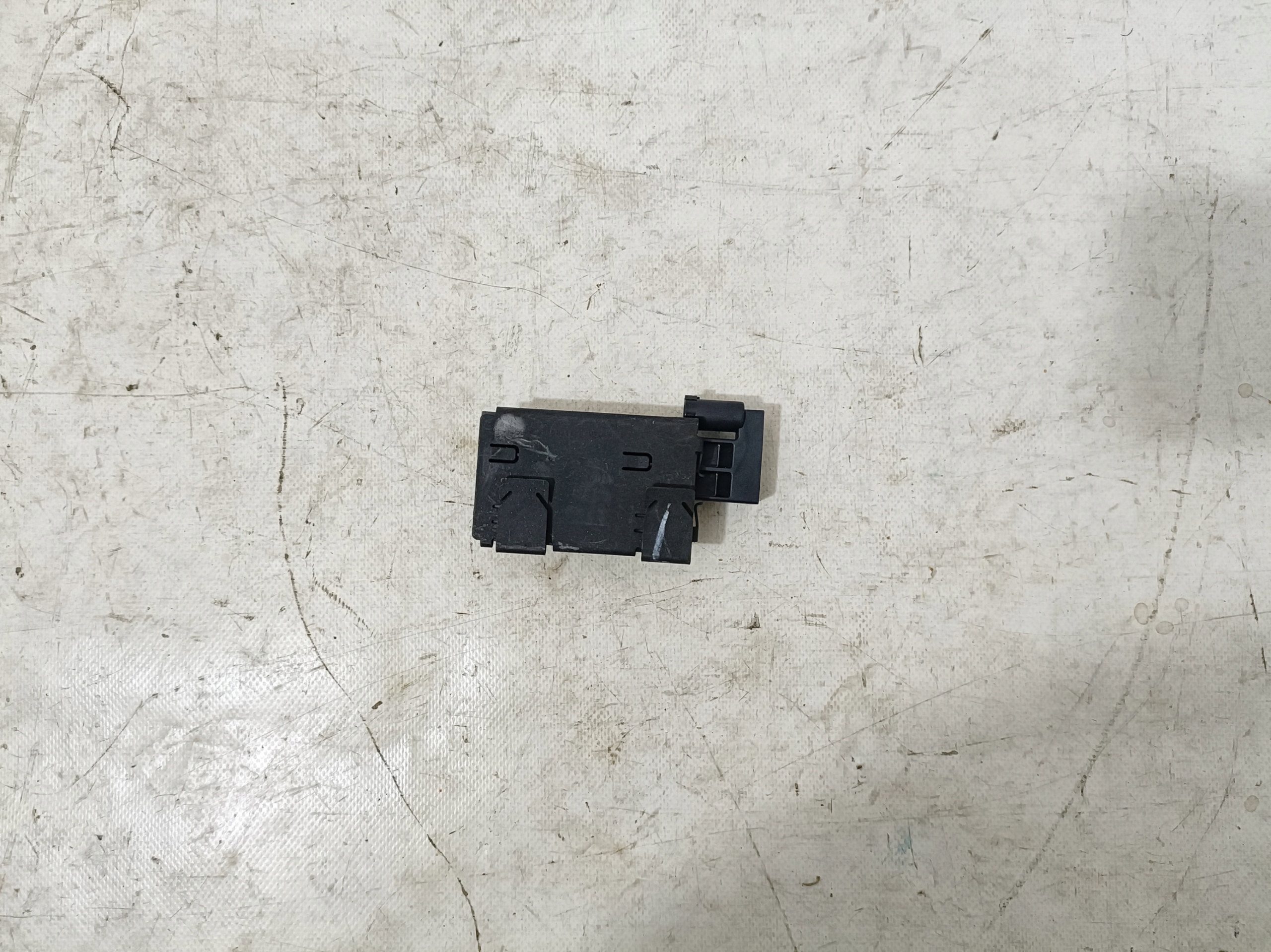 DODGE CHALLENGER 2019- 3.6 amplifier ANTENY KEYLESS 68067753AA