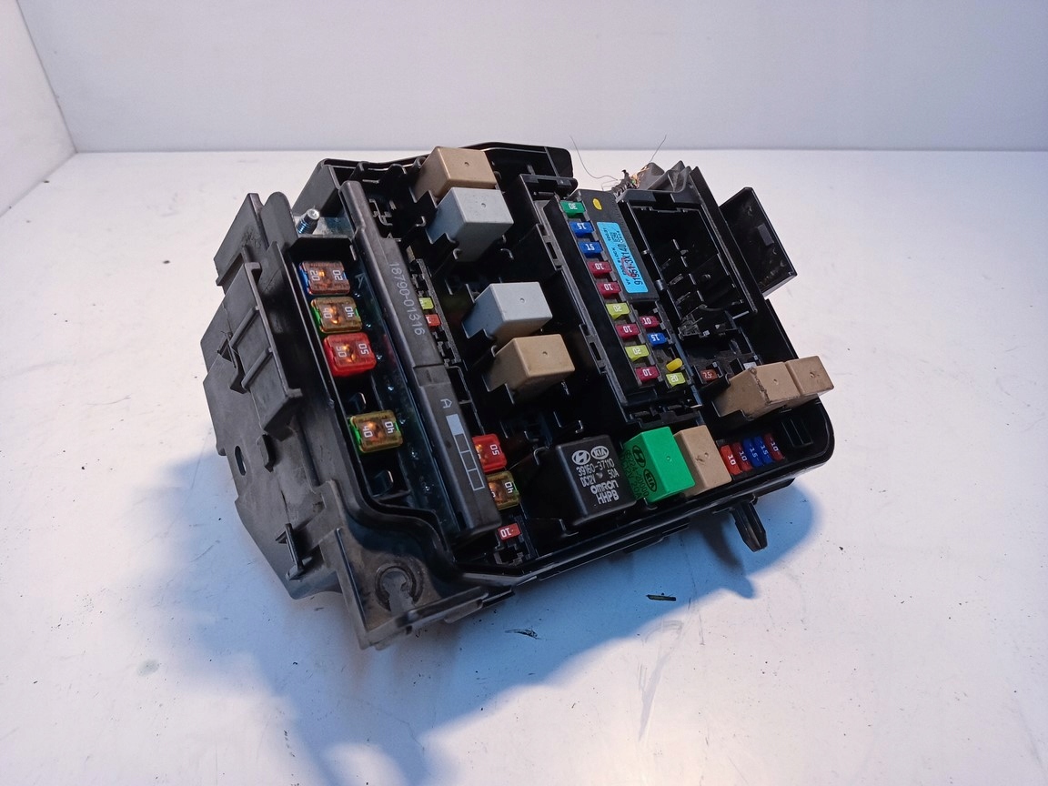 HYUNDAI I30 II CEED II КОРОБКА BEZPIECZNIKOW