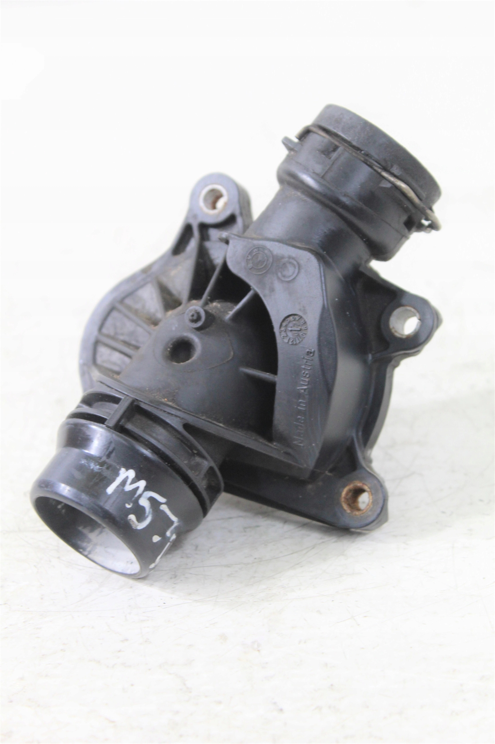 OBUDOWA TERMOSTATU KRÓCIEC BMW E60 E61 3.0D M57 Typ samochodu Samochody osobowe