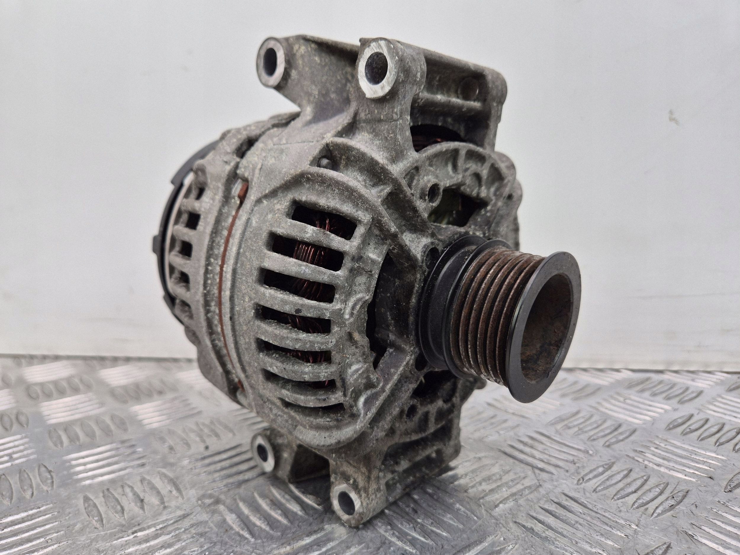 Mercedes C280 W204 3.0 Alternator A0131546302