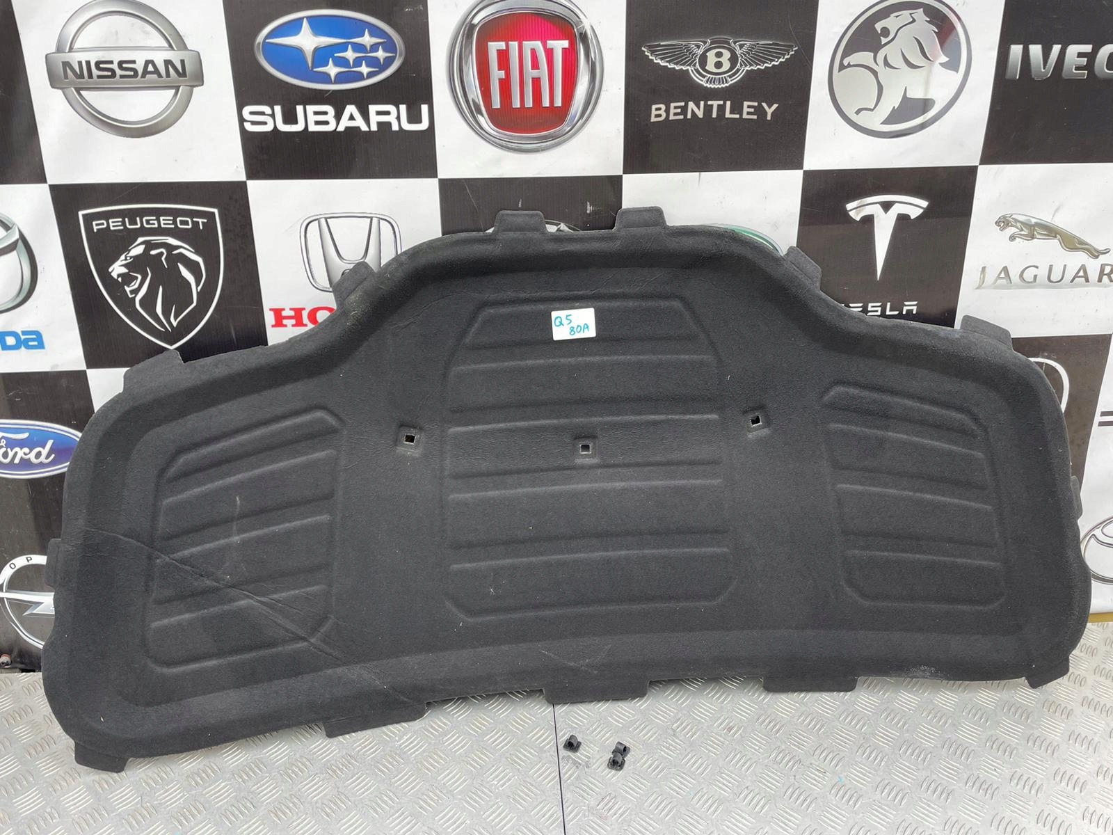 AUDI Q50a 2.0 TFSI ЗАГЛУШКА КАПОТУ