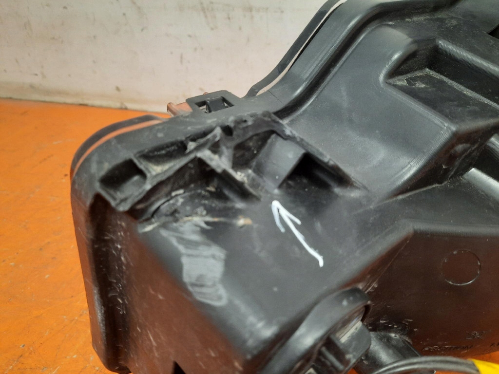 Cadillac ESCALADE IV 14-20 правая перед ГАЛОГЕН правый передний