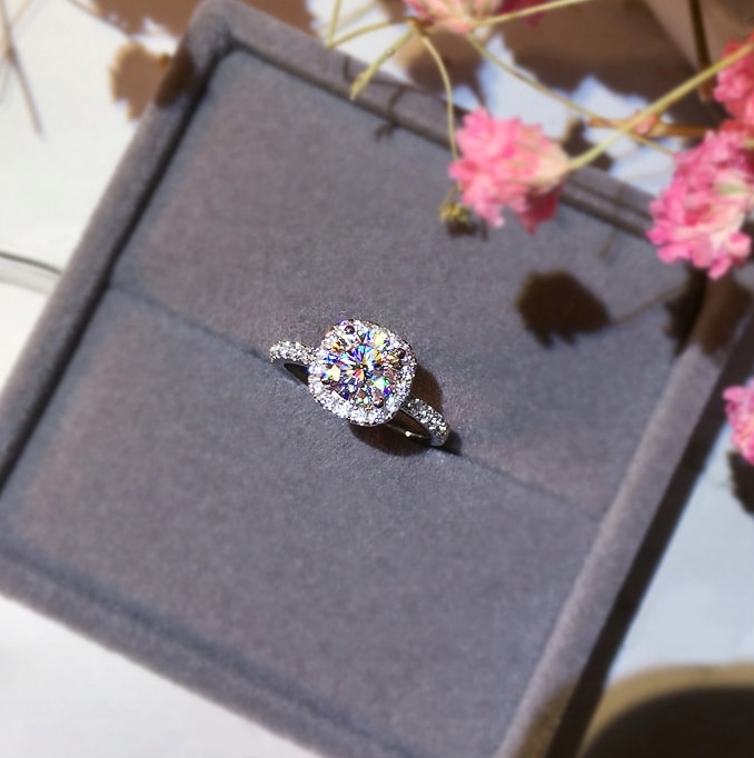 

Srebrny Pierścionek Damski Duży Kryształ Cyrkonie