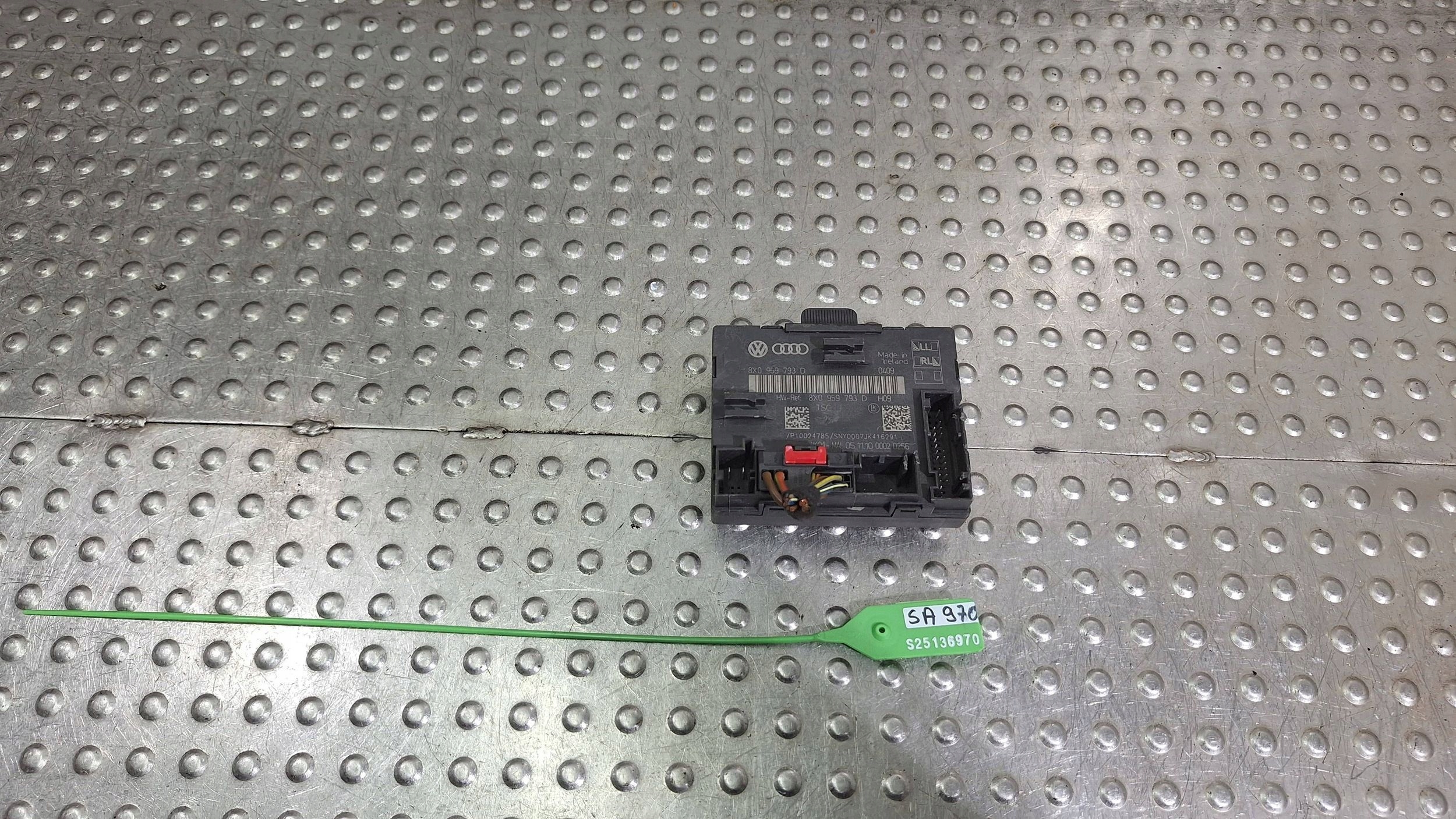module control unit door left front 8X0959793D AUDI A1 8X